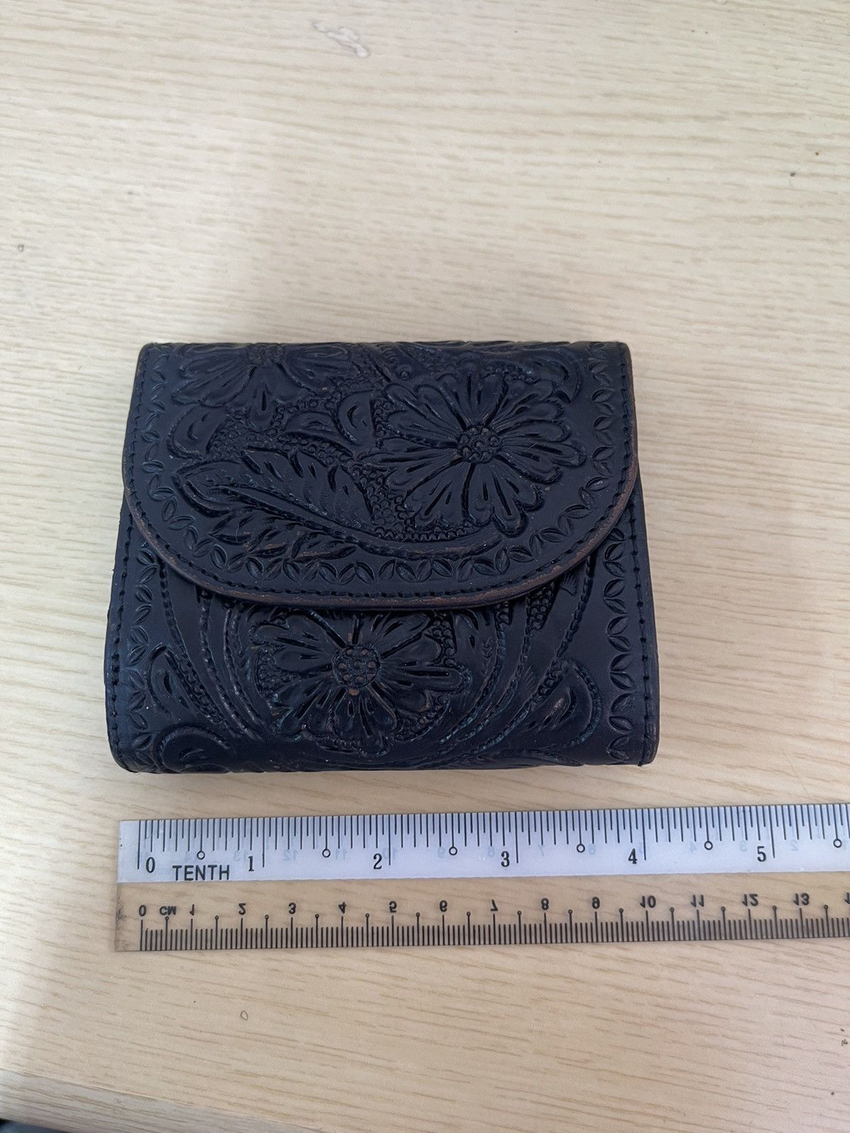 Genuine Leather × Japanese Brand × Vintage Leather Wallet Carving Tribe Tri Fold Made in Japan Size ONE SIZE - 6 Thumbnail