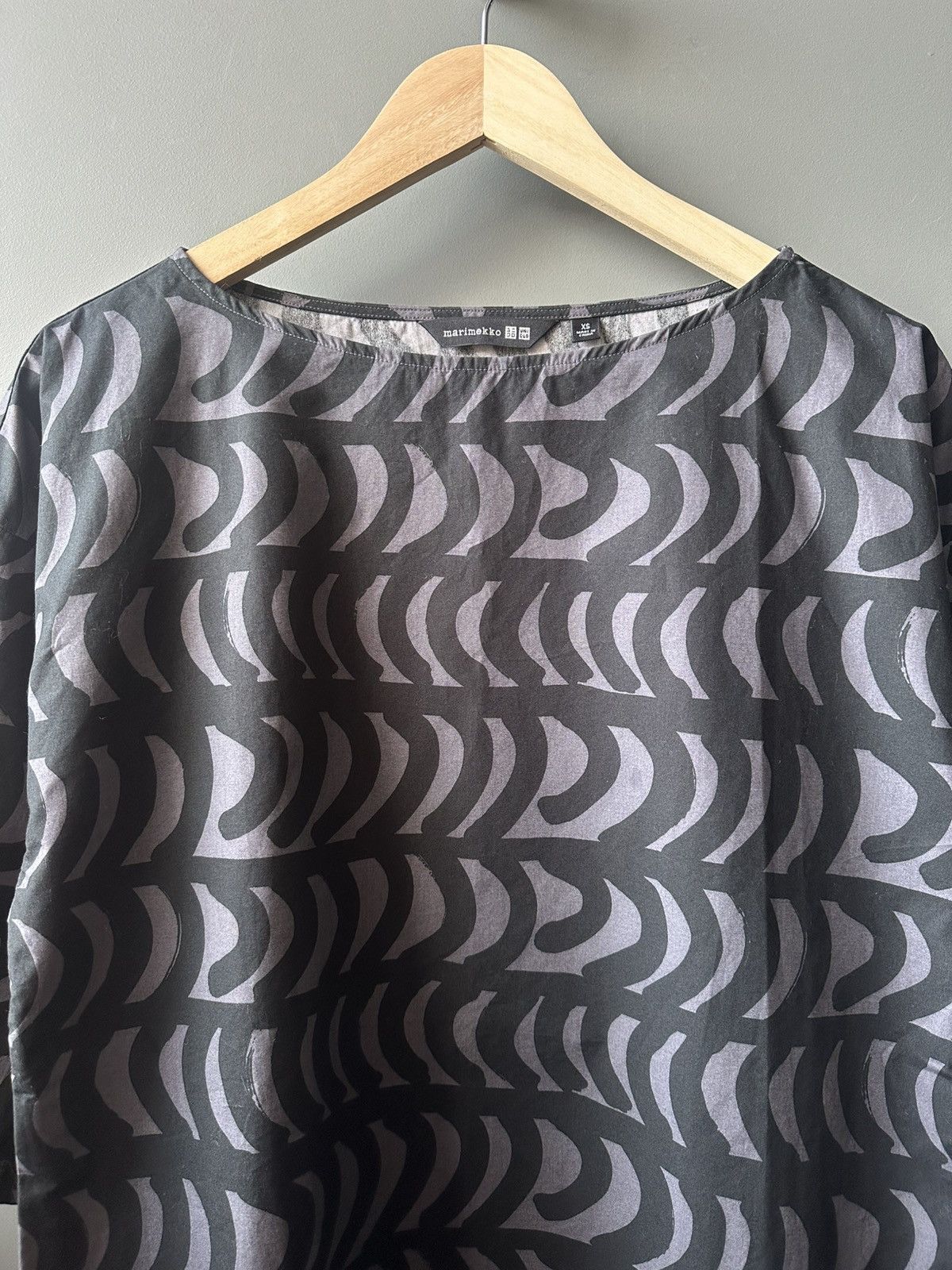 Marimekko Marimekko Uniqlo Abstract Top Size XS Size XS / US 0-2 / IT 36-38 - 2 Thumbnail