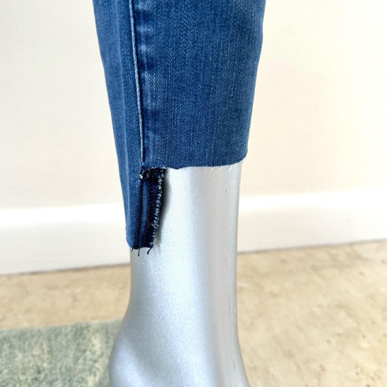 Good American NWT! Good American Blue Jeans, Size 2/26 Size 26" / US 2 / IT 38 - 9 Thumbnail