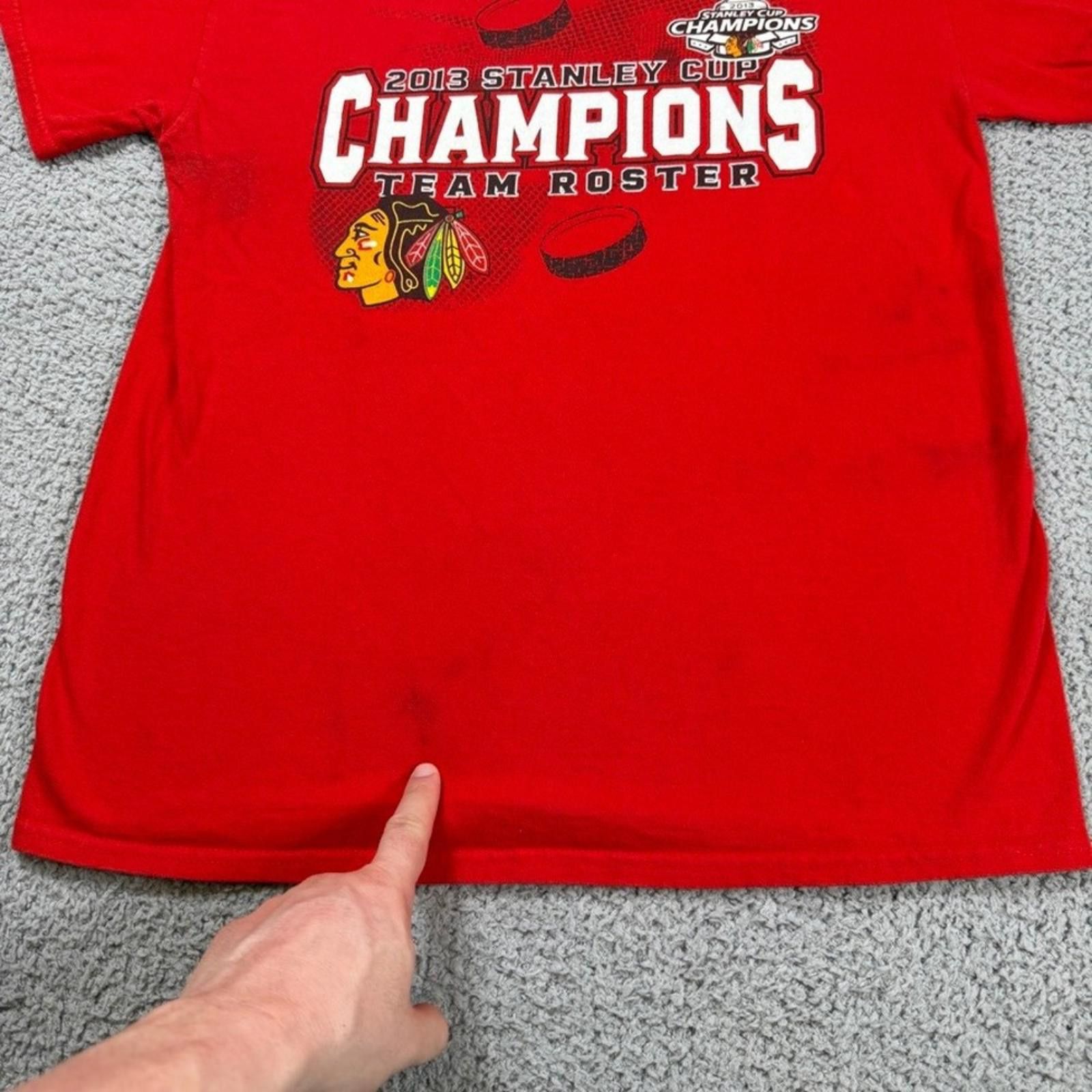 Gildan Chicago Blackhawks 2013 Stanley Cup Champions Roster T Shirt Size US M / EU 48-50 / 2 - 6 Thumbnail