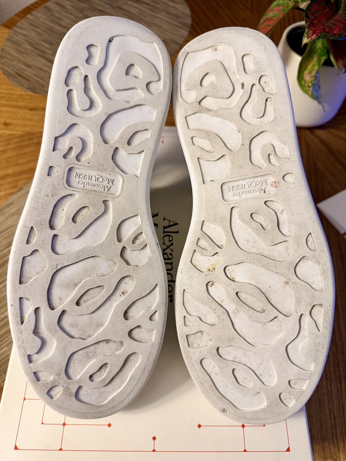 Alexander McQueen Alexander McQueen Oversized Sneaker Size 9 Size US 9 / EU 42 - 5 Thumbnail