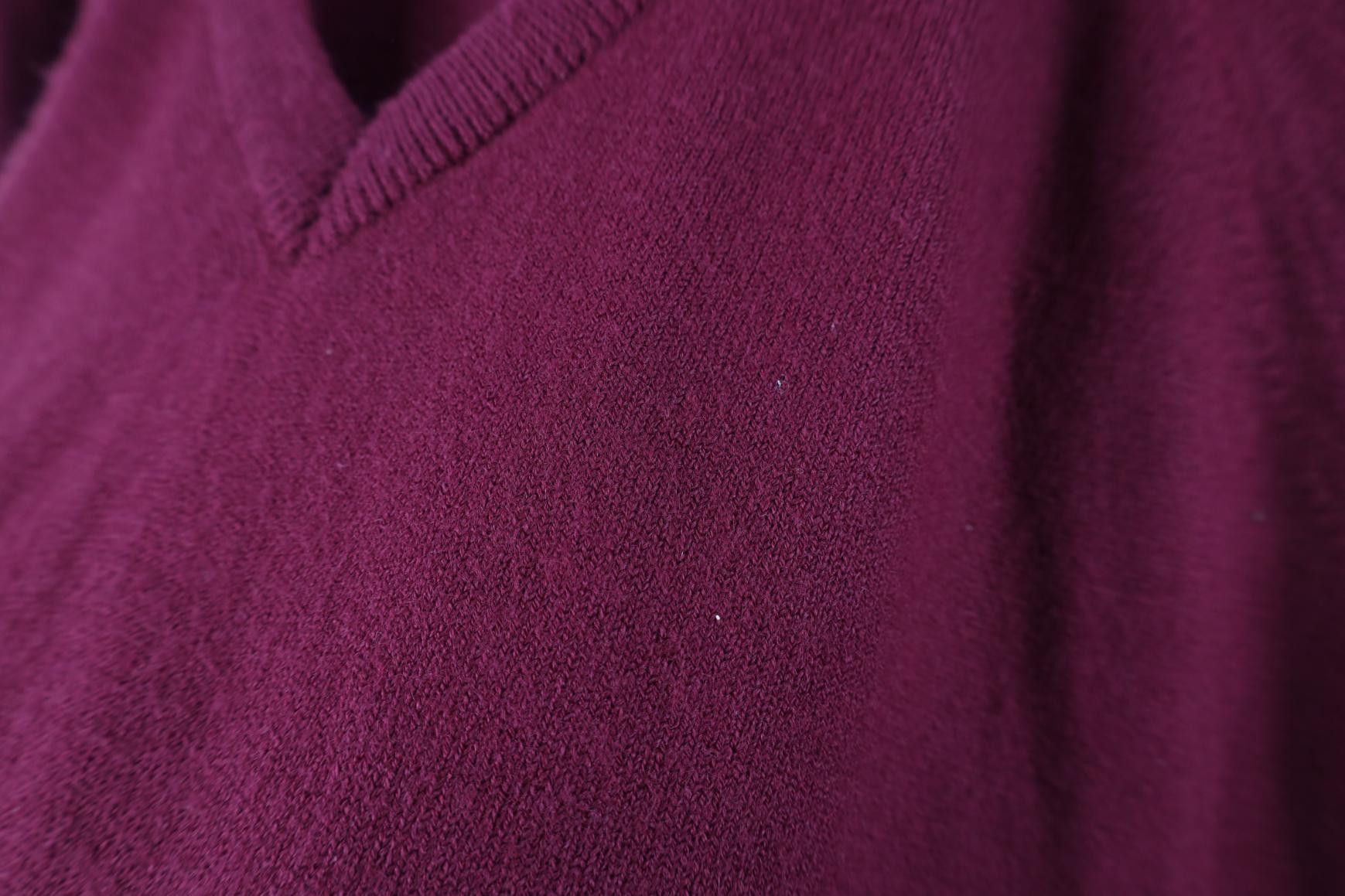 Vintage Vintage 70s Streetwear Soft Knit V-Neck Sweater Maroon USA Size US L / EU 52-54 / 3 - 5 Thumbnail