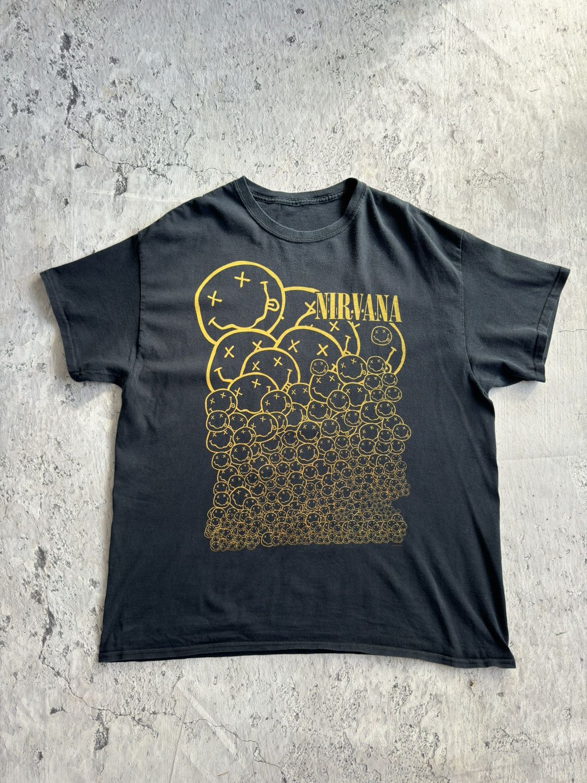 Band Tees Vintage 2004 Nirvana Smiley Band T Shirt Size US L / EU 52-54 / 3 - 3 Thumbnail
