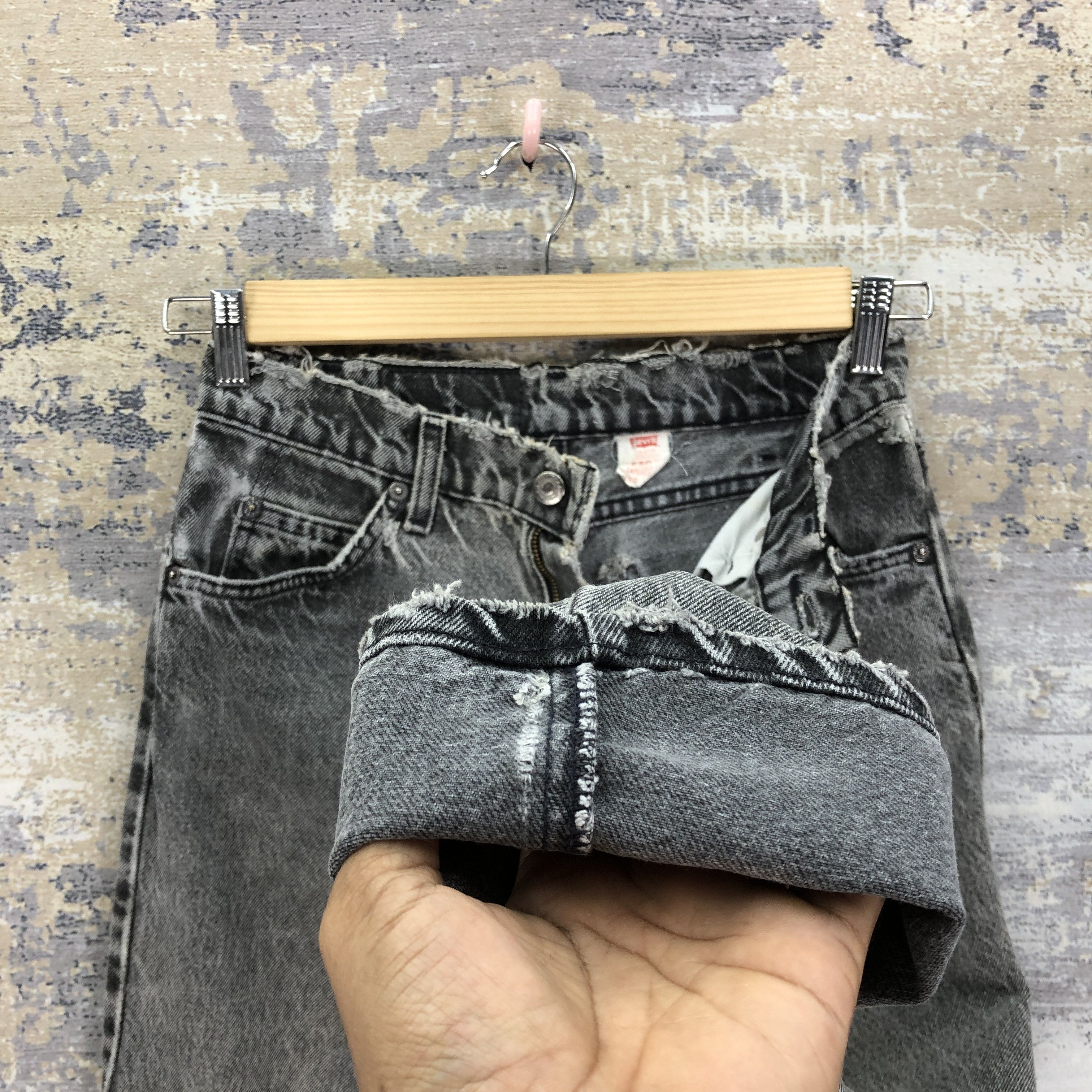 Levi's Vintage Levis 550 Stonewash Faded Black Jeans Ash Gray Denim Size 26" / US 2 / IT 38 - 8 Thumbnail
