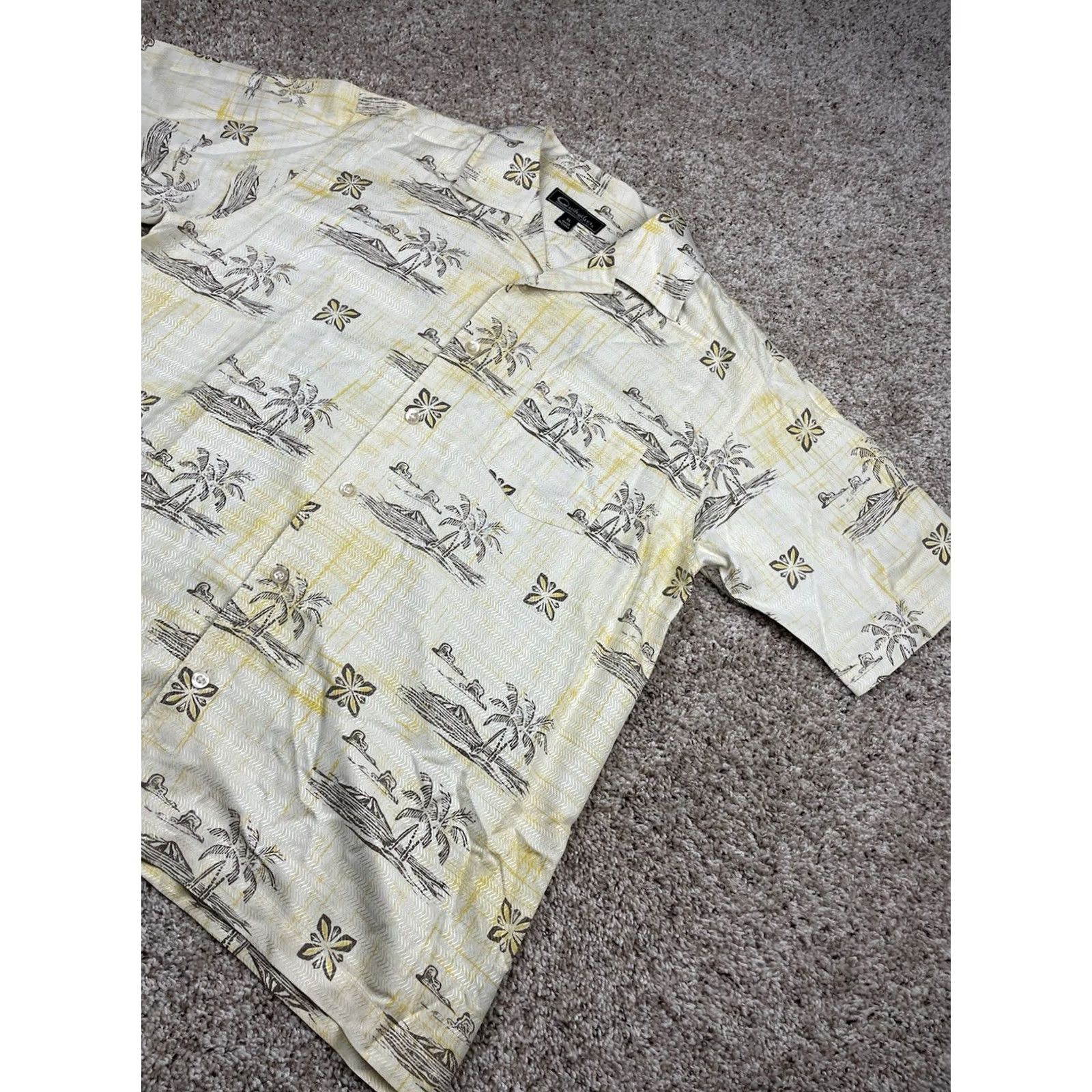 Quiksilver VINTAGE Quiksilver Shirt XL Men Silk Island Button Up Short Sleeve Yellow Geometric Pattern 90s Classic Mens Size US XL / EU 56 / 4 - 2 Thumbnail