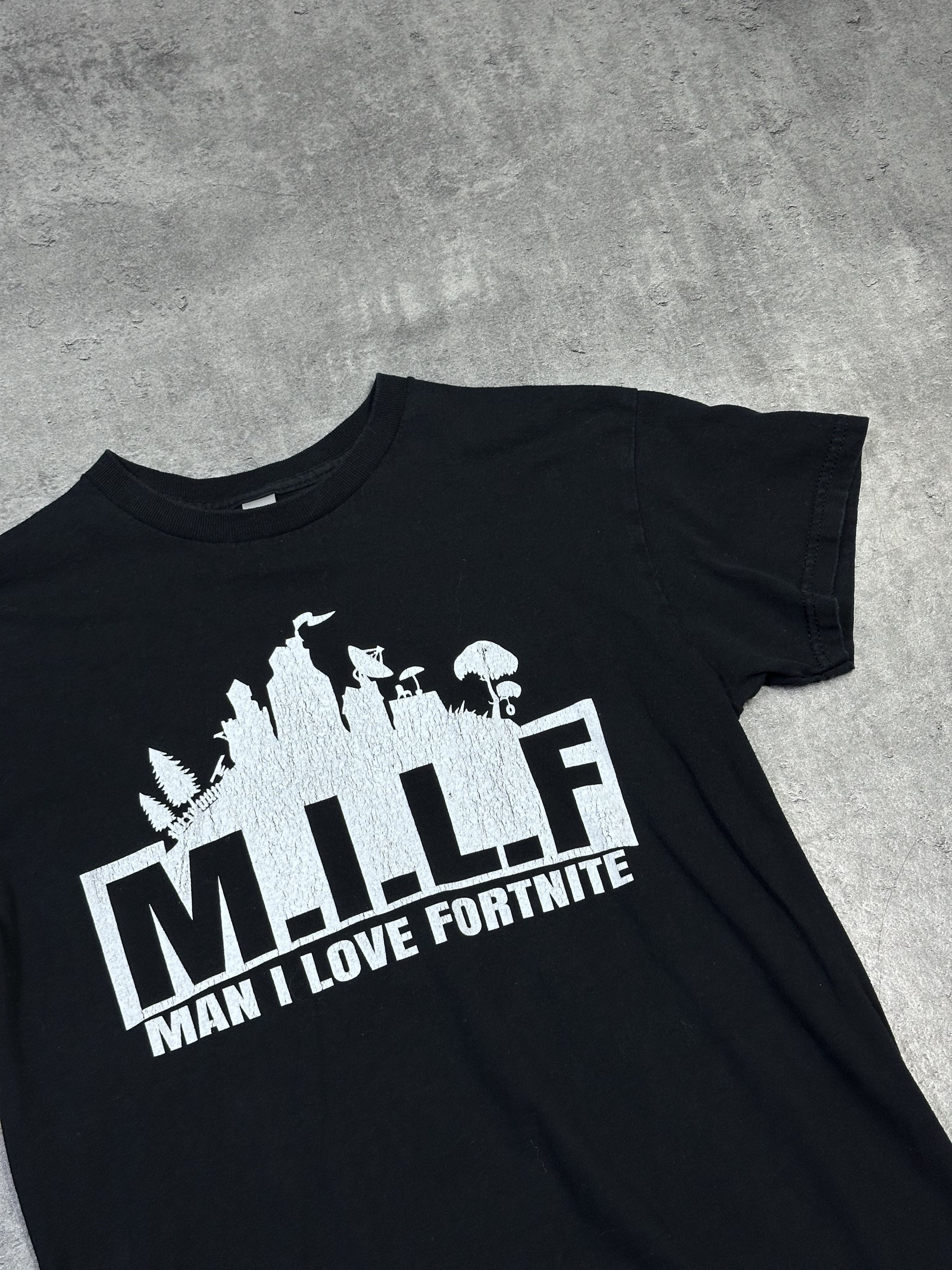 Vintage MILF Man i love fortnite black tshirt Size US M / EU 48-50 / 2 - 2 Thumbnail