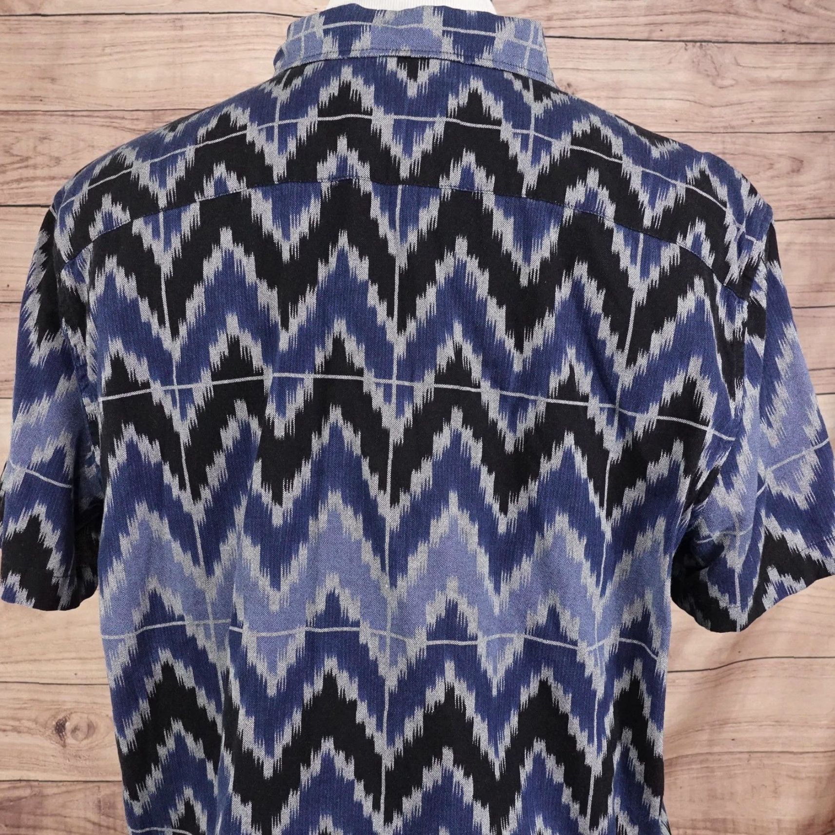 American Eagle Outfitters American Eagle Outfitters Shirt Mens XL Blue Ikat Zigzag Button Front Cotton Size US XL / EU 56 / 4 - 5 Thumbnail