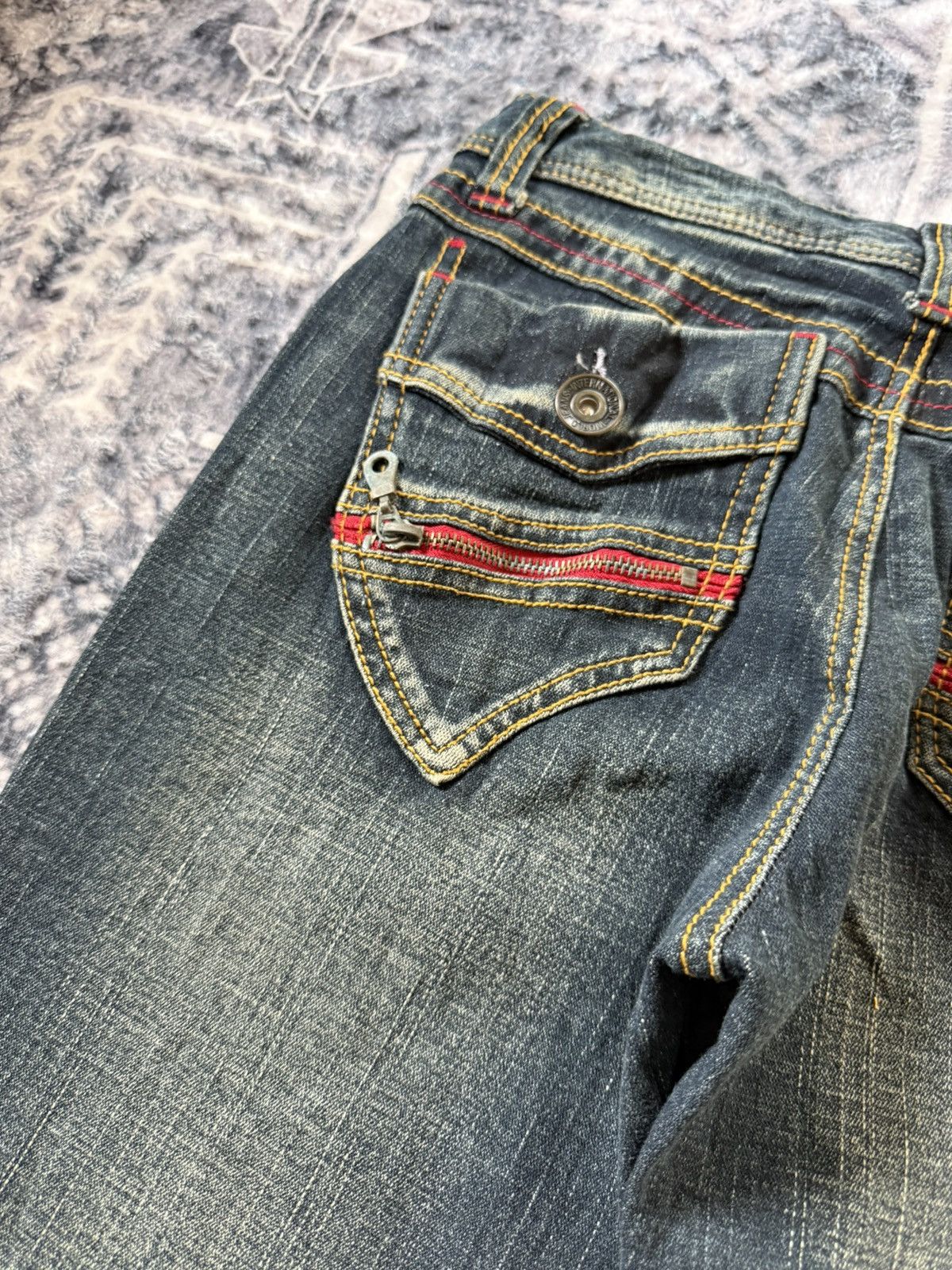 If Six Was Nine B.C.B.G Japan Gun Pocket Muddy Wash Flared Jeans Size US 29 - 14 Thumbnail