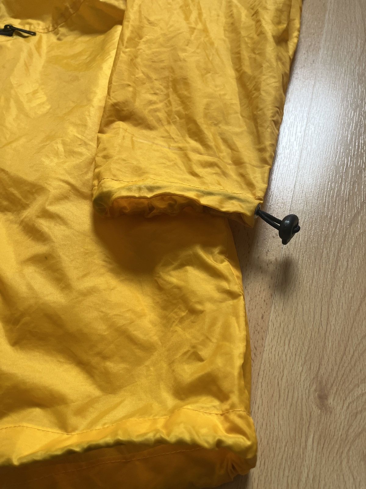 Band Tees Radiohead W.a.s.t.e yellow vintage raincoat Size US XL / EU 56 / 4 - 4 Thumbnail