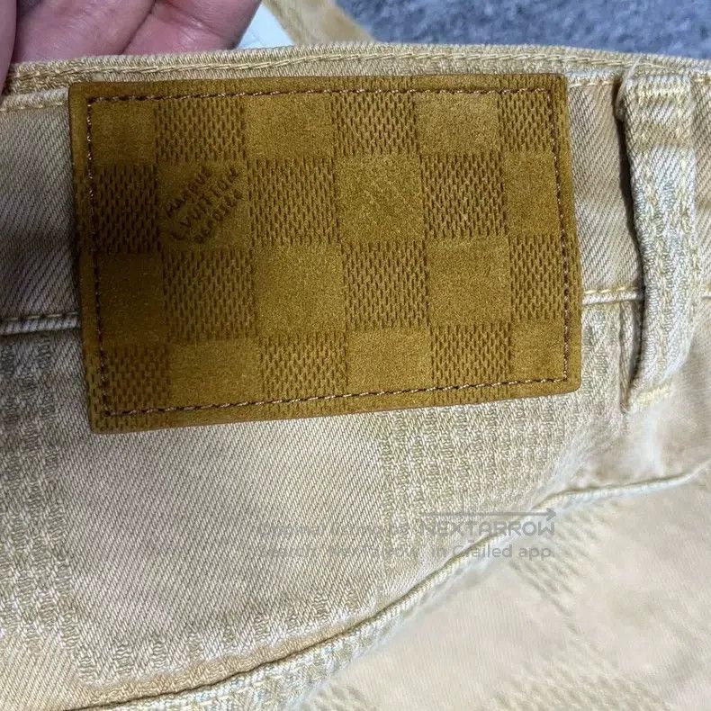 Louis Vuitton Louis Vuitton Beige Solid Logo Patch Button Mid Rise Strai Size US 31 - 5 Thumbnail