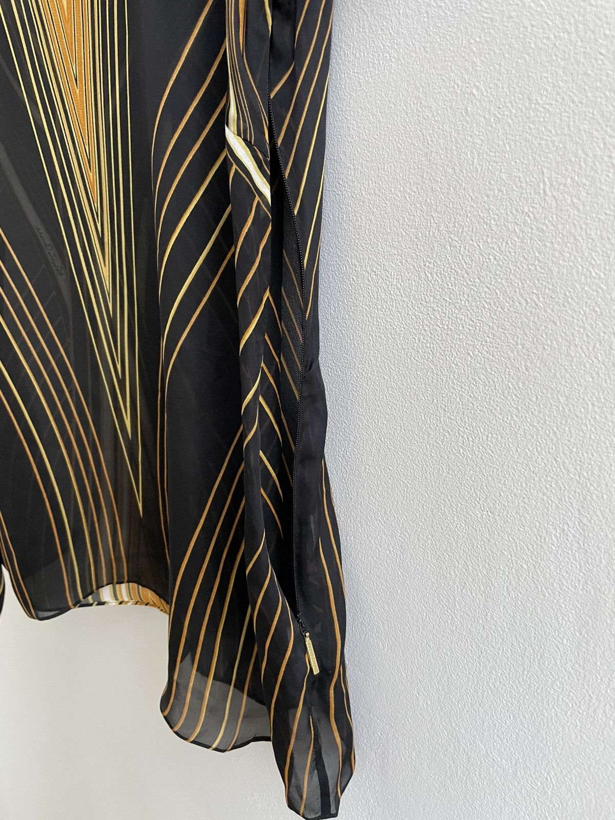 Roberto Cavalli Roberto Cavalli 2007 VOYAGE RUNWAY Collection Silk Blouse Size M / US 6-8 / IT 42-44 - 11 Thumbnail