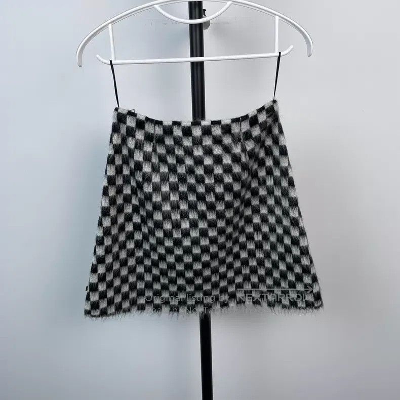 Louis Vuitton Louis Vuitton size s Black and white checkered wool skirt Size 24" / US 00 / IT 34 - 2 Thumbnail