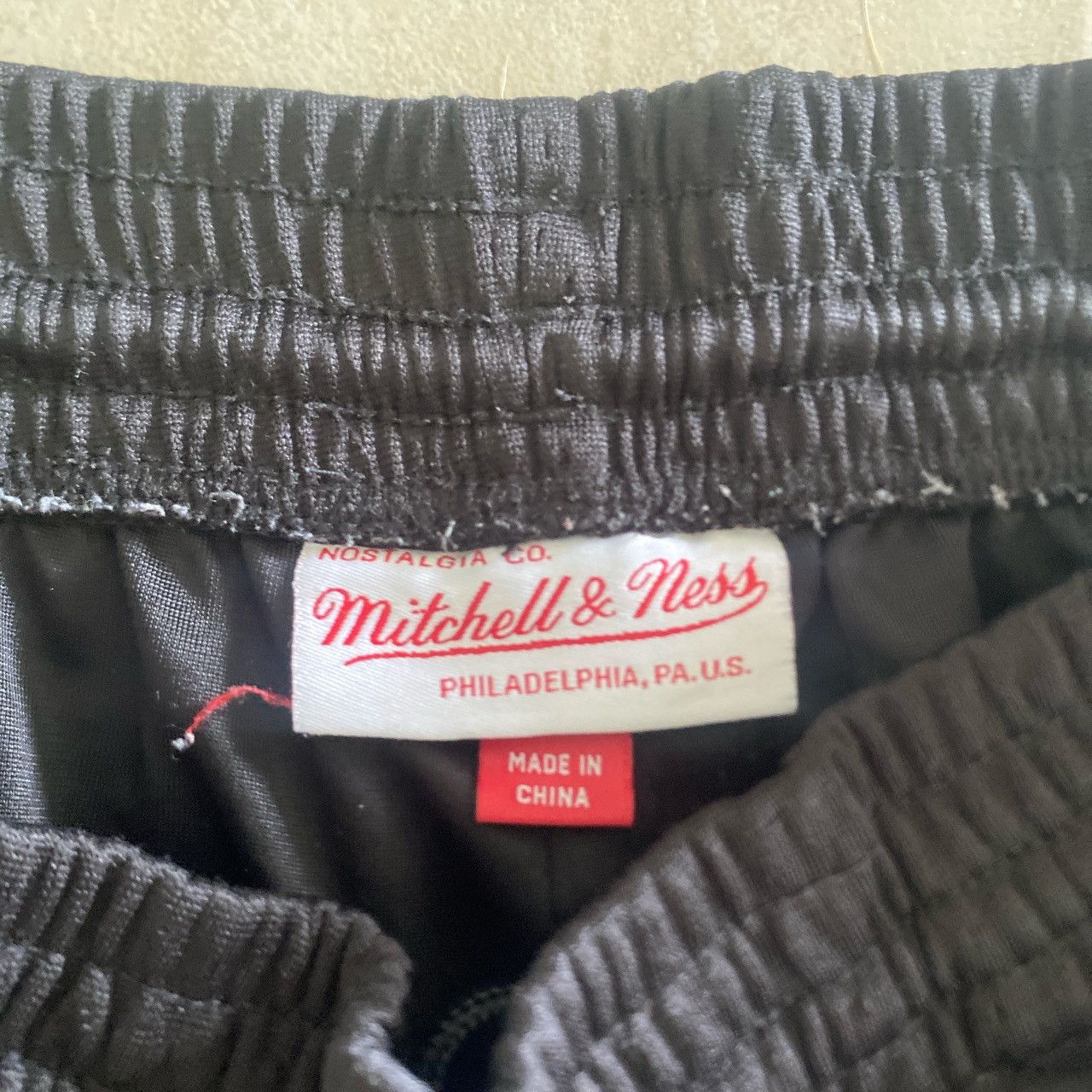 Mitchell & Ness Xl Mitchel & Ness 1996 finals Chicago Bulls shorts Size US 40 / EU 56 - 3 Thumbnail