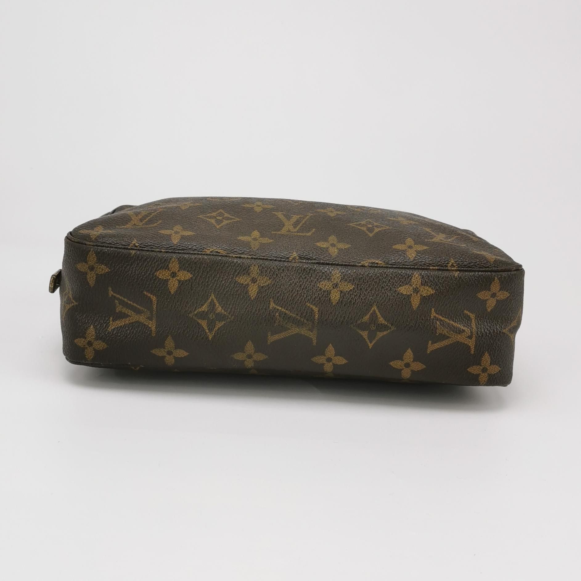 Louis Vuitton Louis Vuitton (LV) TrousseToilette old flower zipper clutch Size ONE SIZE - 3 Thumbnail