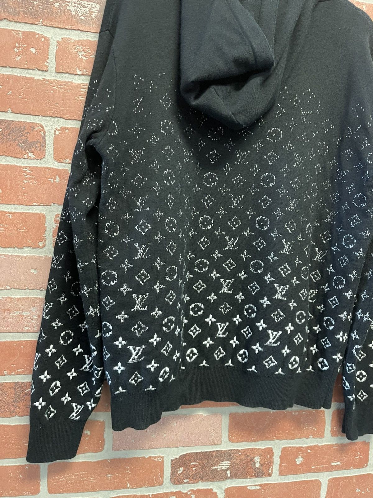 Louis Vuitton Size M - Louis Vuitton Monogram Gradient Hoodie Size US M / EU 48-50 / 2 - 5 Thumbnail