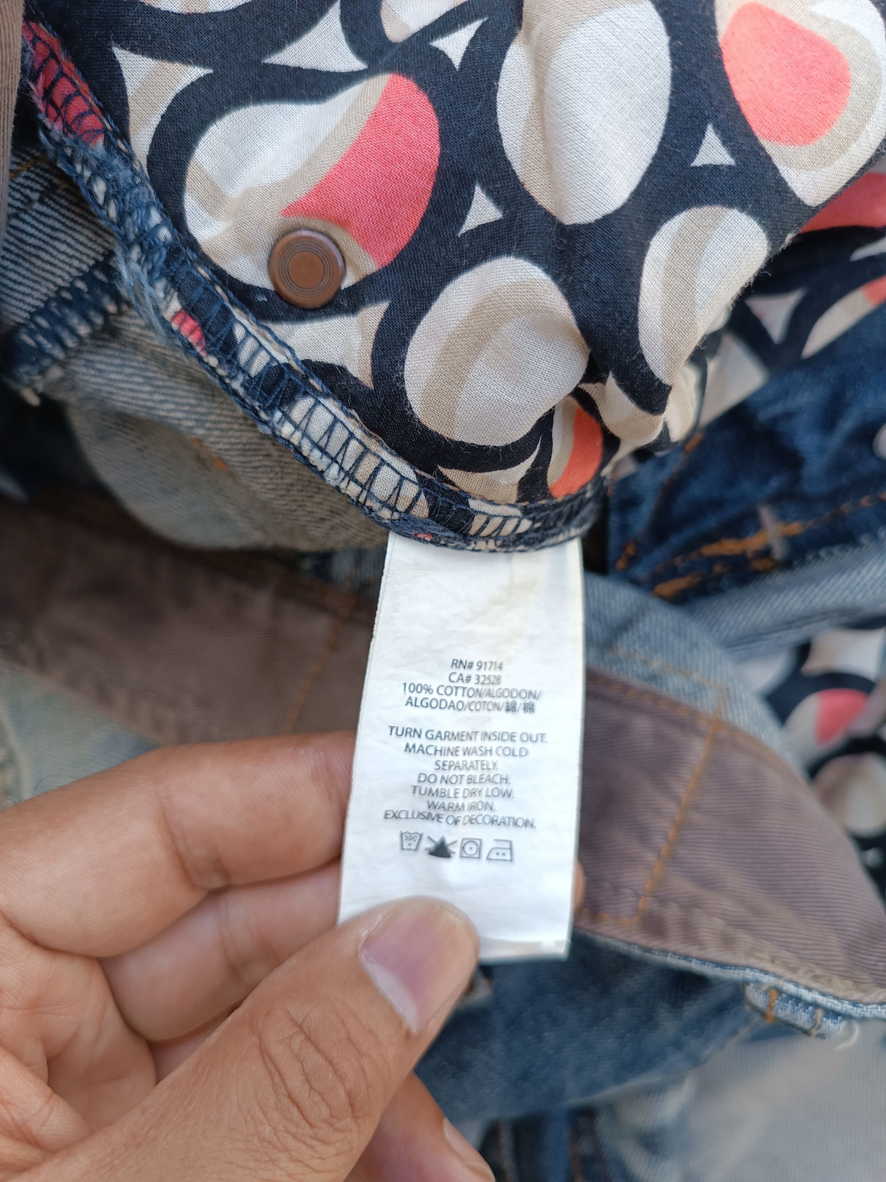 Armani Exchange Armani Exchange Distressed Whiskers Faded Denim E261 Size US 33 - 20 Thumbnail