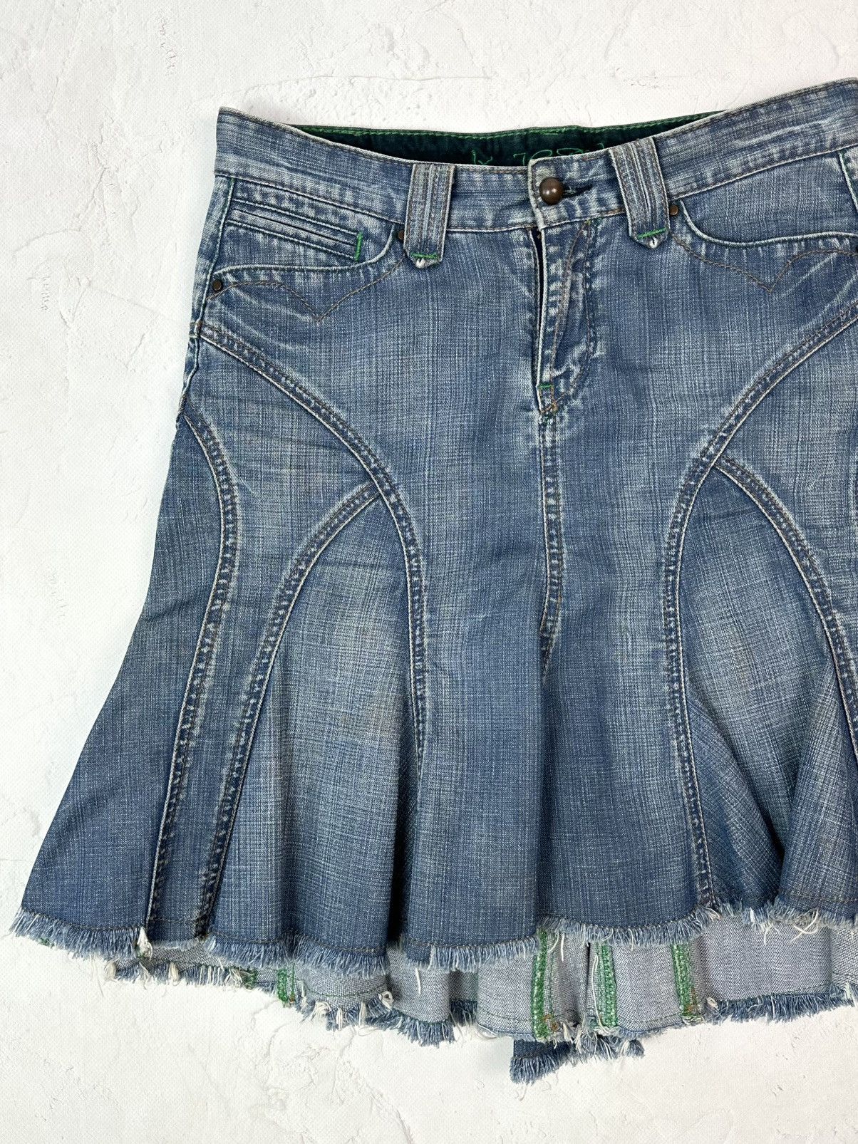 20471120 Vintage Blue Denim Mini Skirt Size 26" / US 2 / IT 38 - 2 Thumbnail