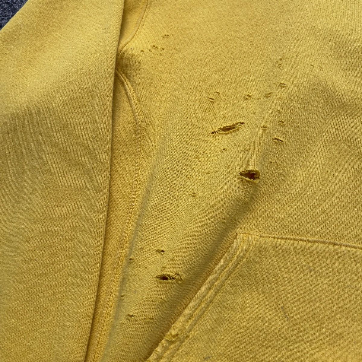 Russell Athletic × Vintage Thrashed Vintage Y2K Russell Athletic Yellow Blank Pullover Size US M / EU 48-50 / 2 - 7 Thumbnail