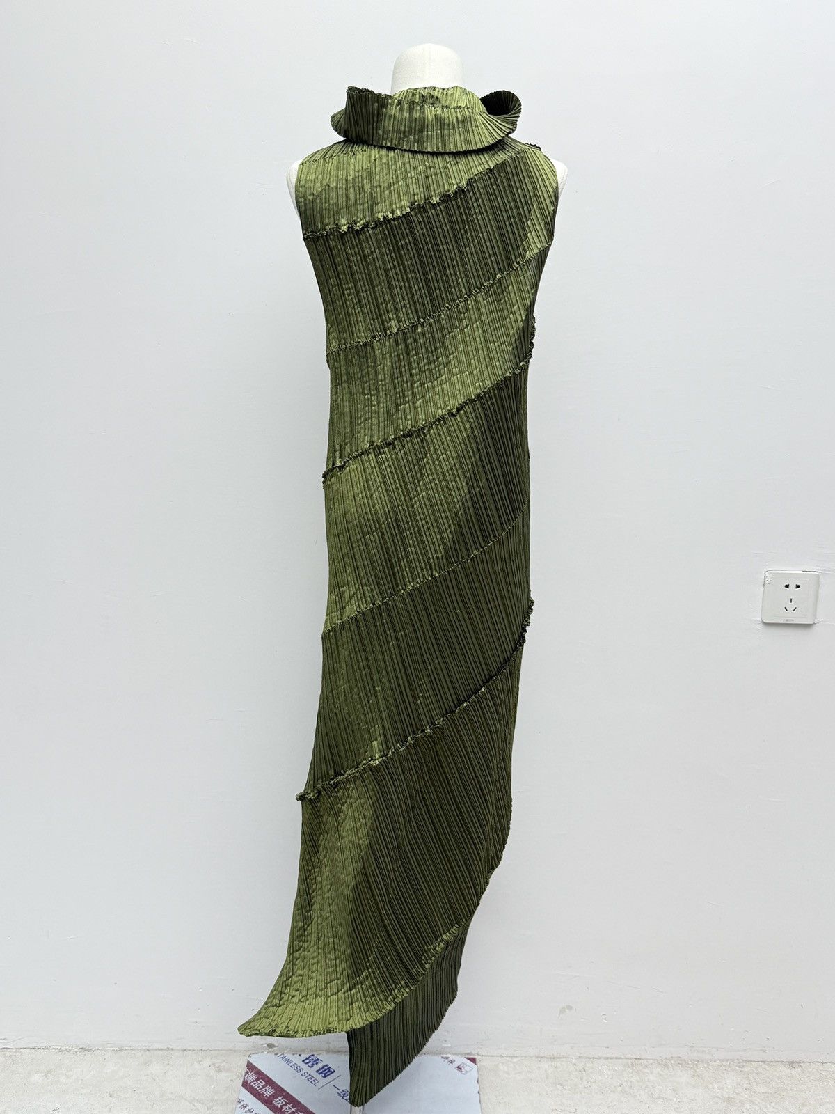 Issey Miyake Spiral Staircase Pleated Dress Size L / US 10 / IT 46 - 3 Thumbnail