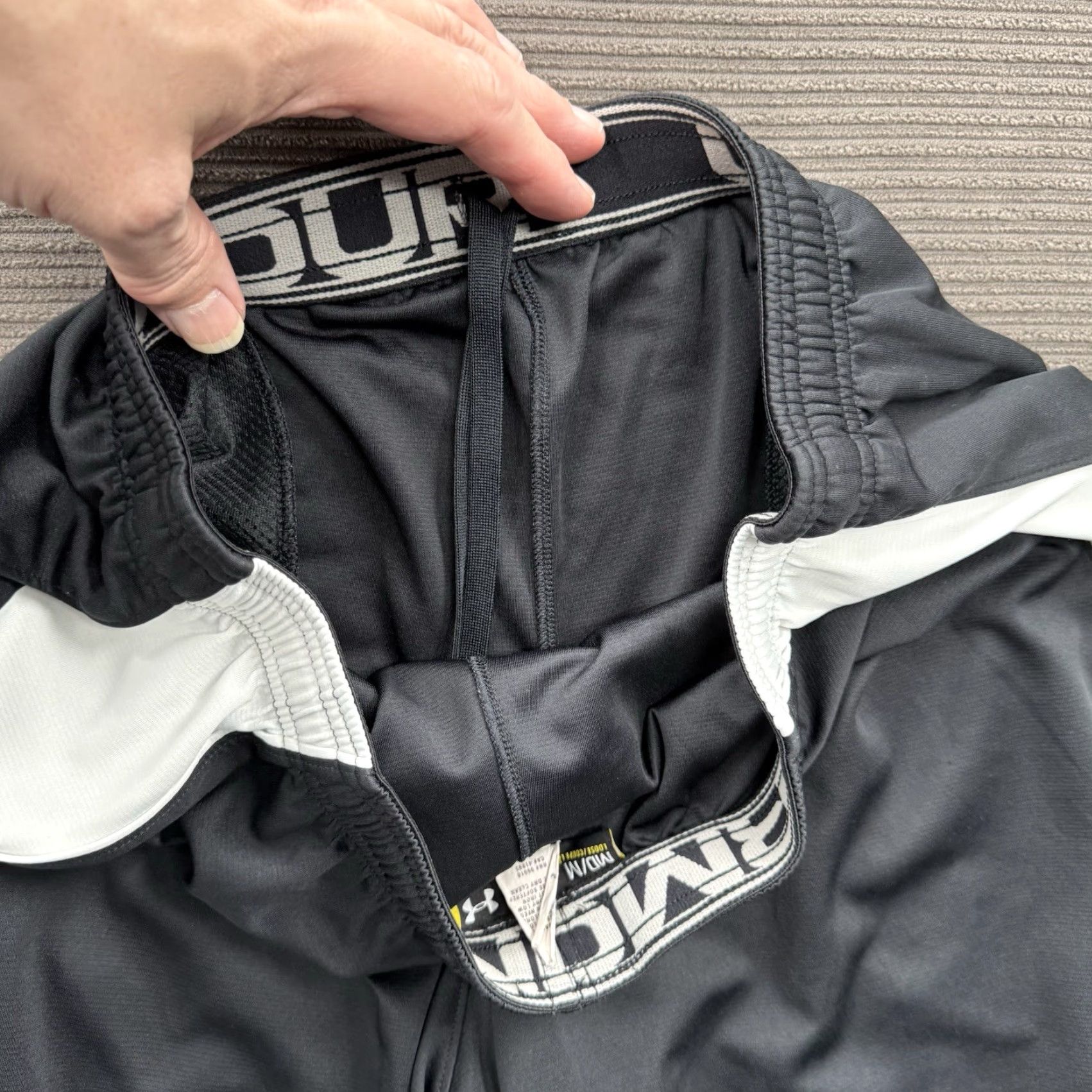Under Armour Under Armour Shorts Men M Black Polyester Gym Training Workout Drawstring Size US 31 - 8 Thumbnail