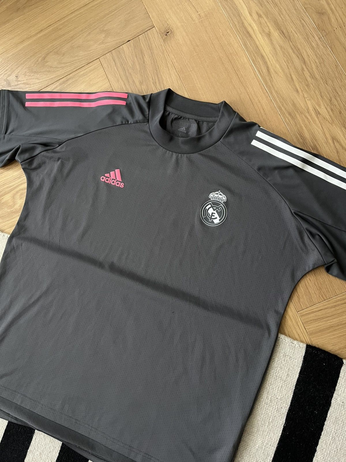 Adidas 2020/21 Real Madrid adidas Training Shirt Size L – 9/10 Size US L / EU 52-54 / 3 - 3 Thumbnail