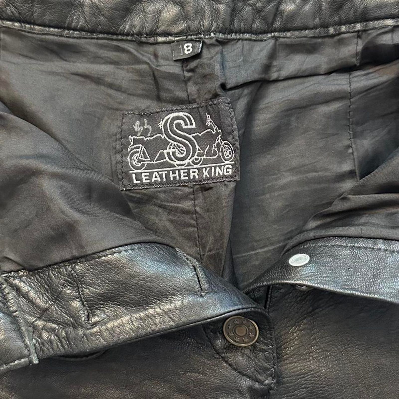 Other Vintage leather black shorts leather king small 26W grunge Size 26" / US 2 / IT 38 - 7 Thumbnail