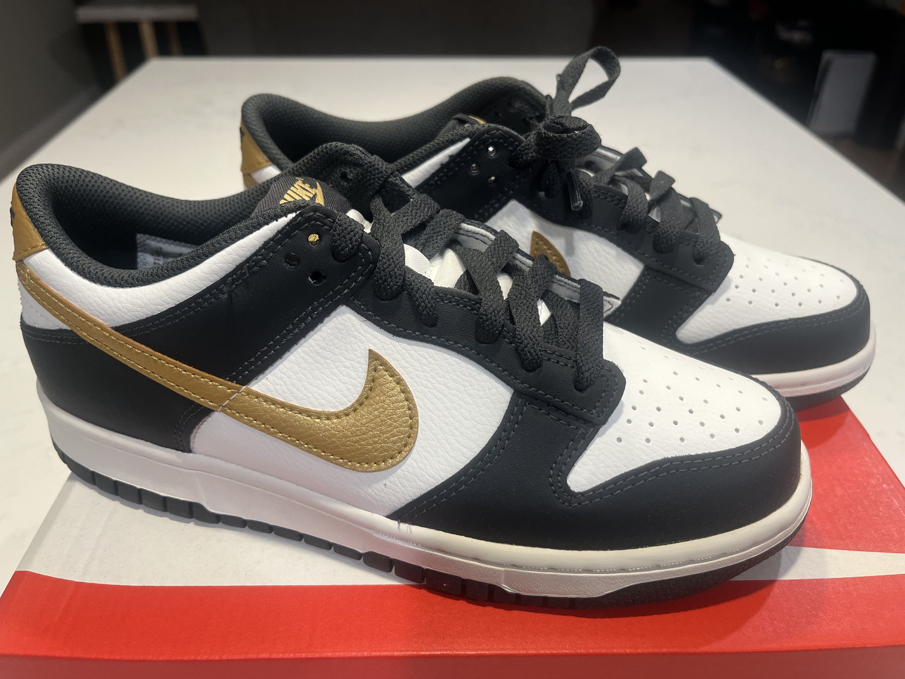 Nike Nike Dunk Low GS 7Y Summit white/ Metallic Gold Size US 7 / EU 40 - 3 Thumbnail
