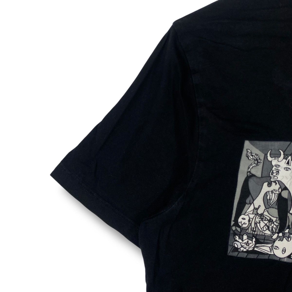 Vintage Vintage 00's PABLO PICASSO Guernica Oil Painted Tee Shirt Size US M / EU 48-50 / 2 - 4 Thumbnail