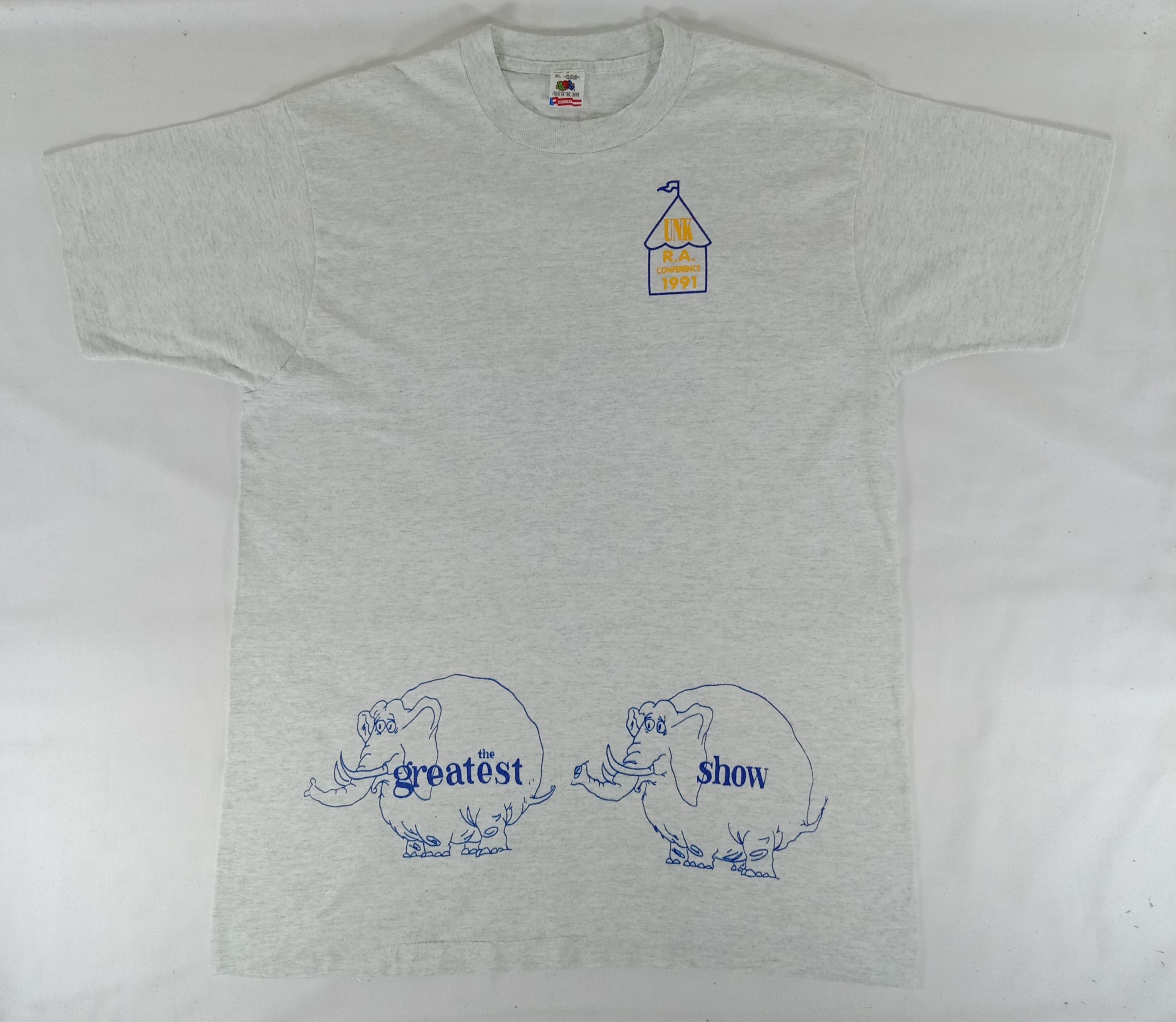 Vintage Vintage 90s Circus The Greatest Show T Shirt Size US XL / EU 56 / 4 - 1 Thumbnail
