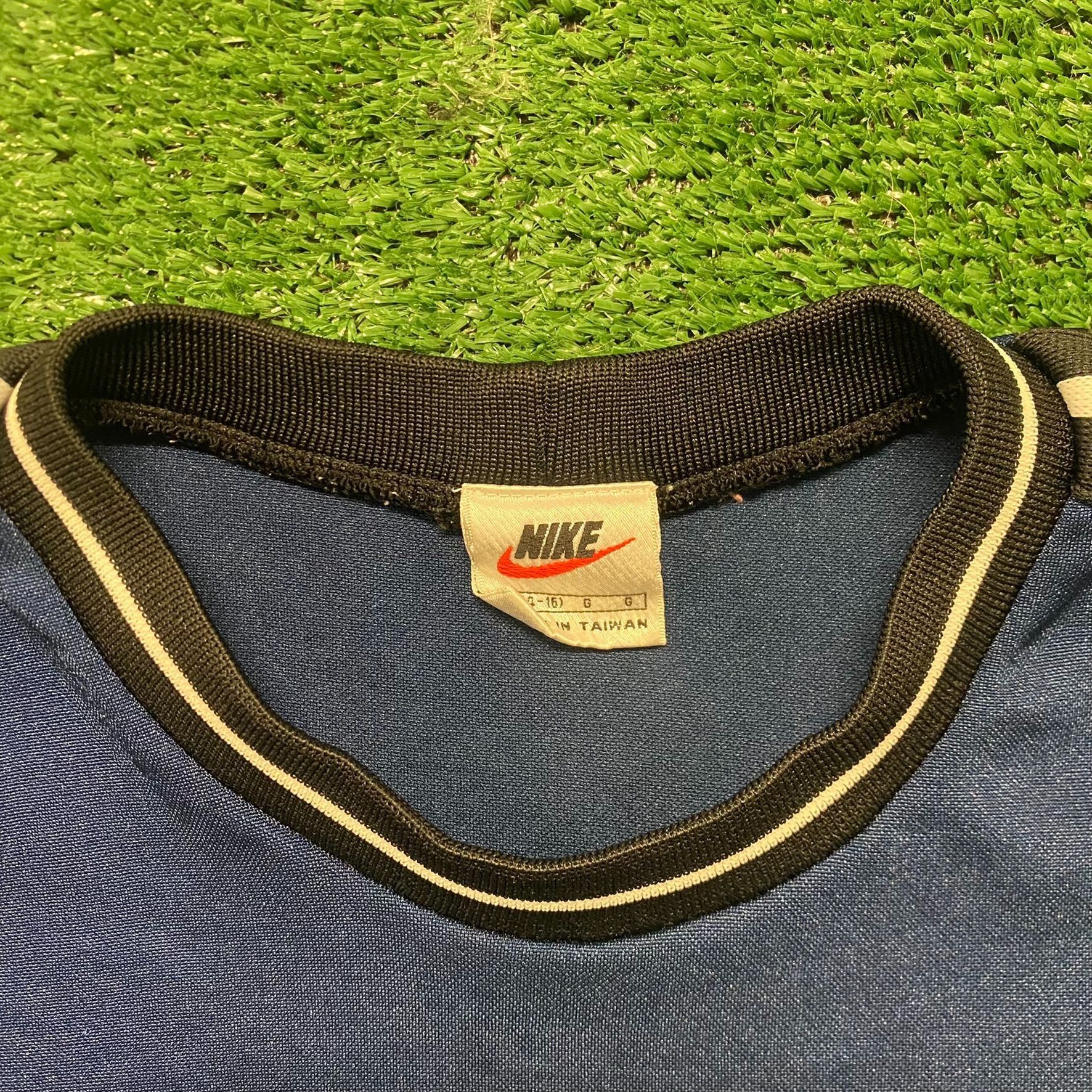 Nike Vintage 90s Essential Nike Satin Swoosh Baby T-Shirt Size US S / EU 44-46 / 1 - 4 Thumbnail