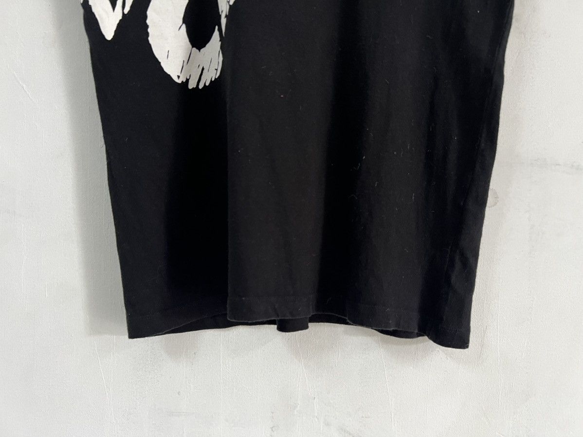 Band Tees Uniqlo X The Clash Streetwear Tee Size US S / EU 44-46 / 1 - 5 Thumbnail
