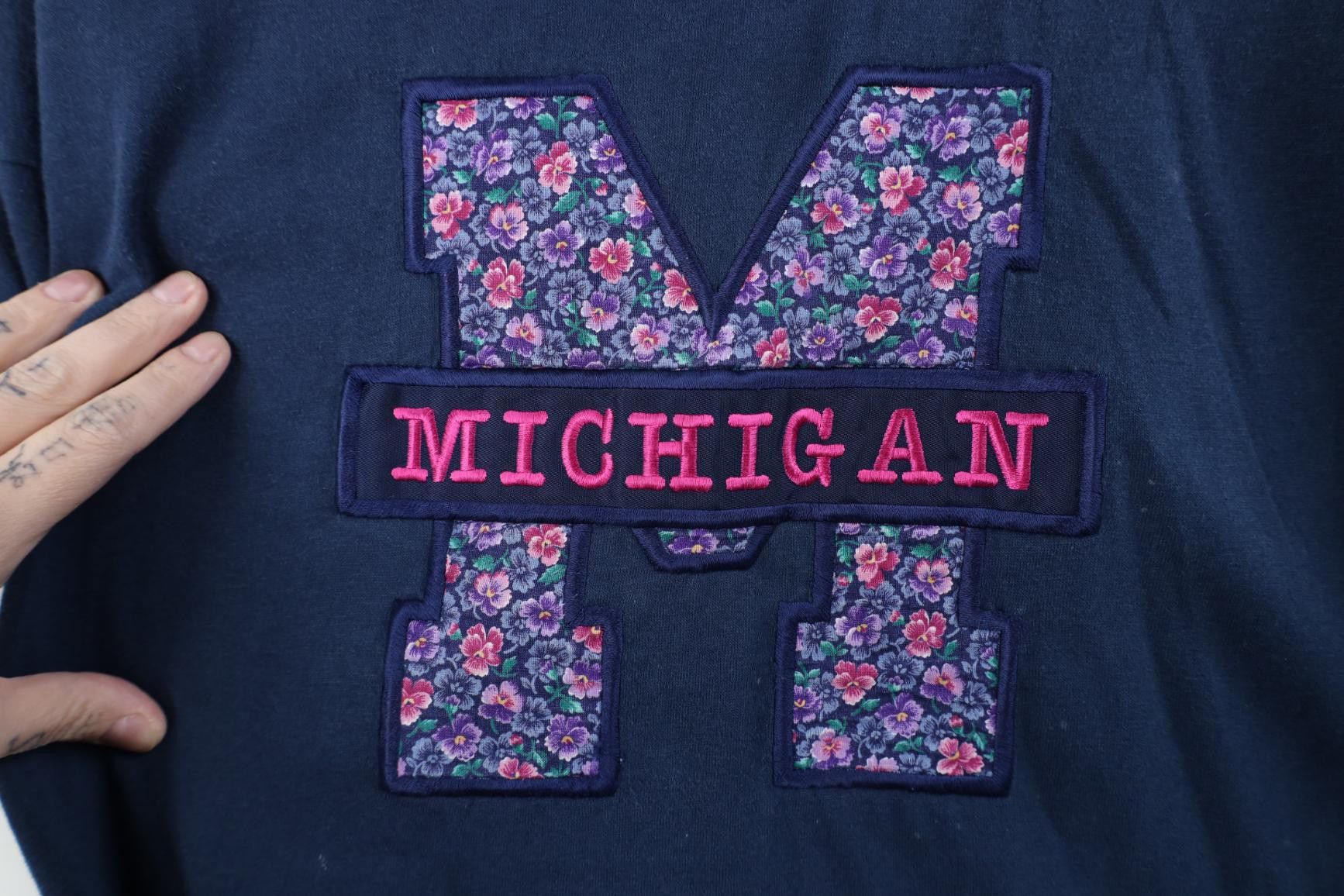 Vintage Vintage 90s Block Flower University of Michigan T-Shirt USA Size XXL / US 16-18 / IT 52-54 - 4 Thumbnail