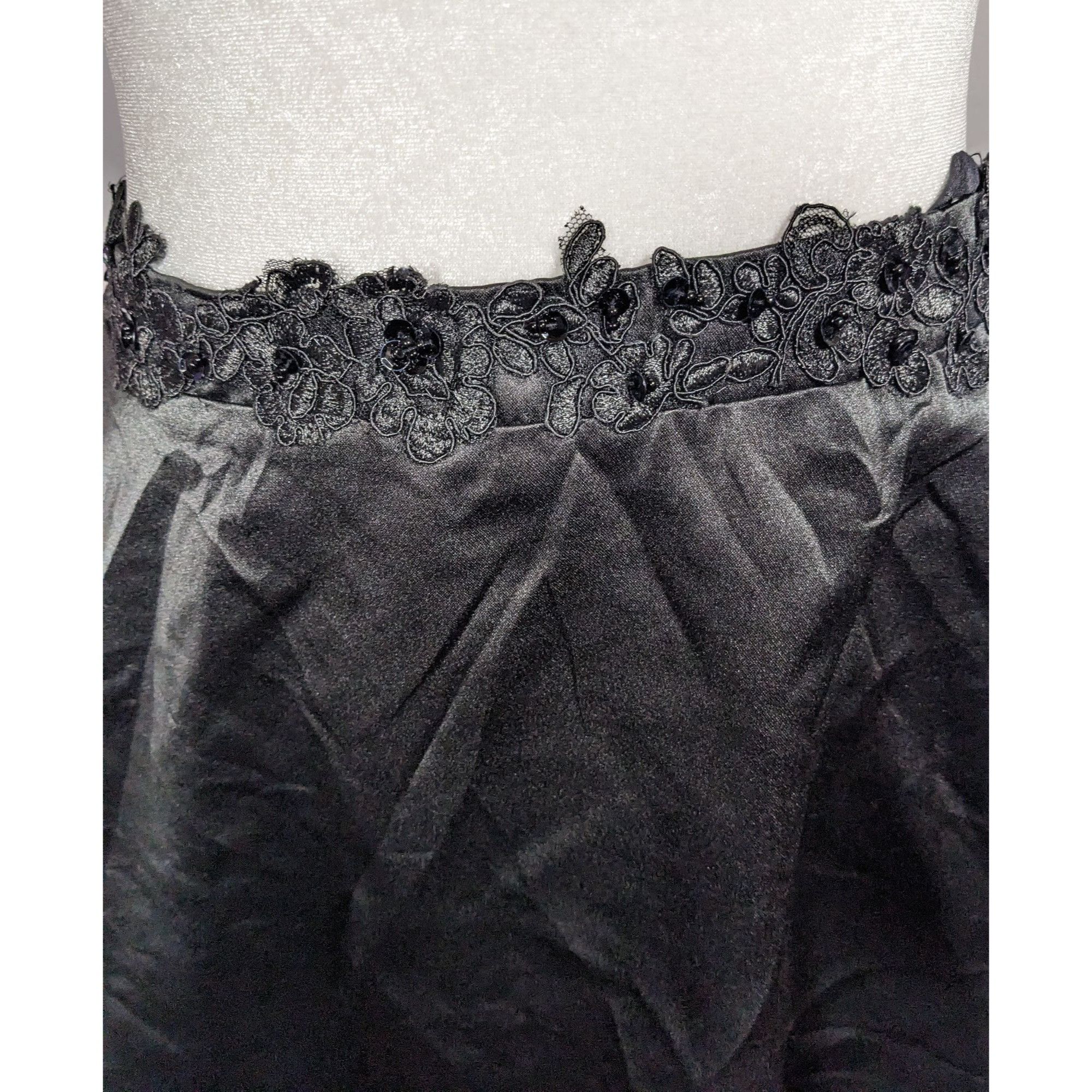 Handmade Handmade Gothic Knee Length Skirt With Floral Embroidered Wa Size 26" / US 2 / IT 38 - 6 Thumbnail