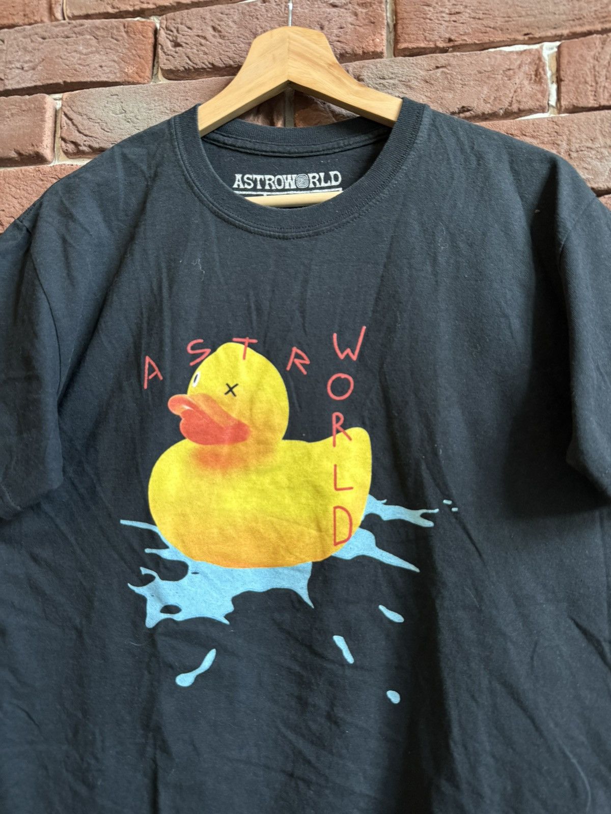 Travis Scott Travis Scott Astroworld 2019 Europe Tour T-shirt Rap Band M Size US M / EU 48-50 / 2 - 3 Thumbnail