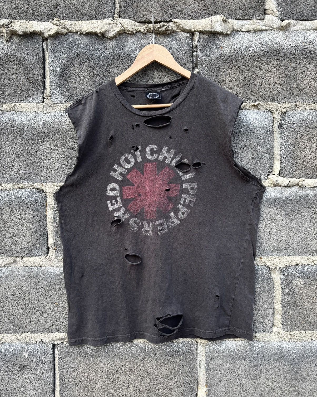 Band Tees Faded RED HOT CHILI PEPPERS T Shirt Distressed Thrashed Size US L / EU 52-54 / 3 - 1 Thumbnail