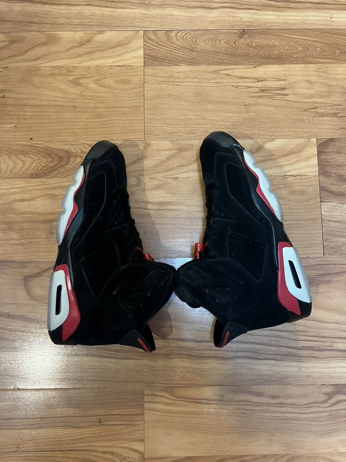 Jordan Brand Air Jordan Retro 6 Varsity Red 2010 Sneakers DS Size US 11 / EU 44 - 1 Thumbnail