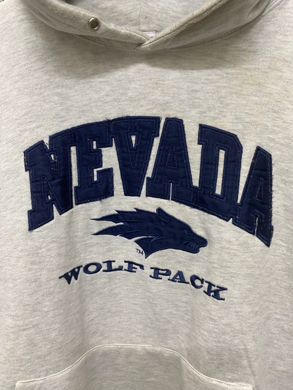 Vintage Vintage Nevada Wolf Park Distressed Hoodies Size US XL / EU 56 / 4 - 4 Thumbnail