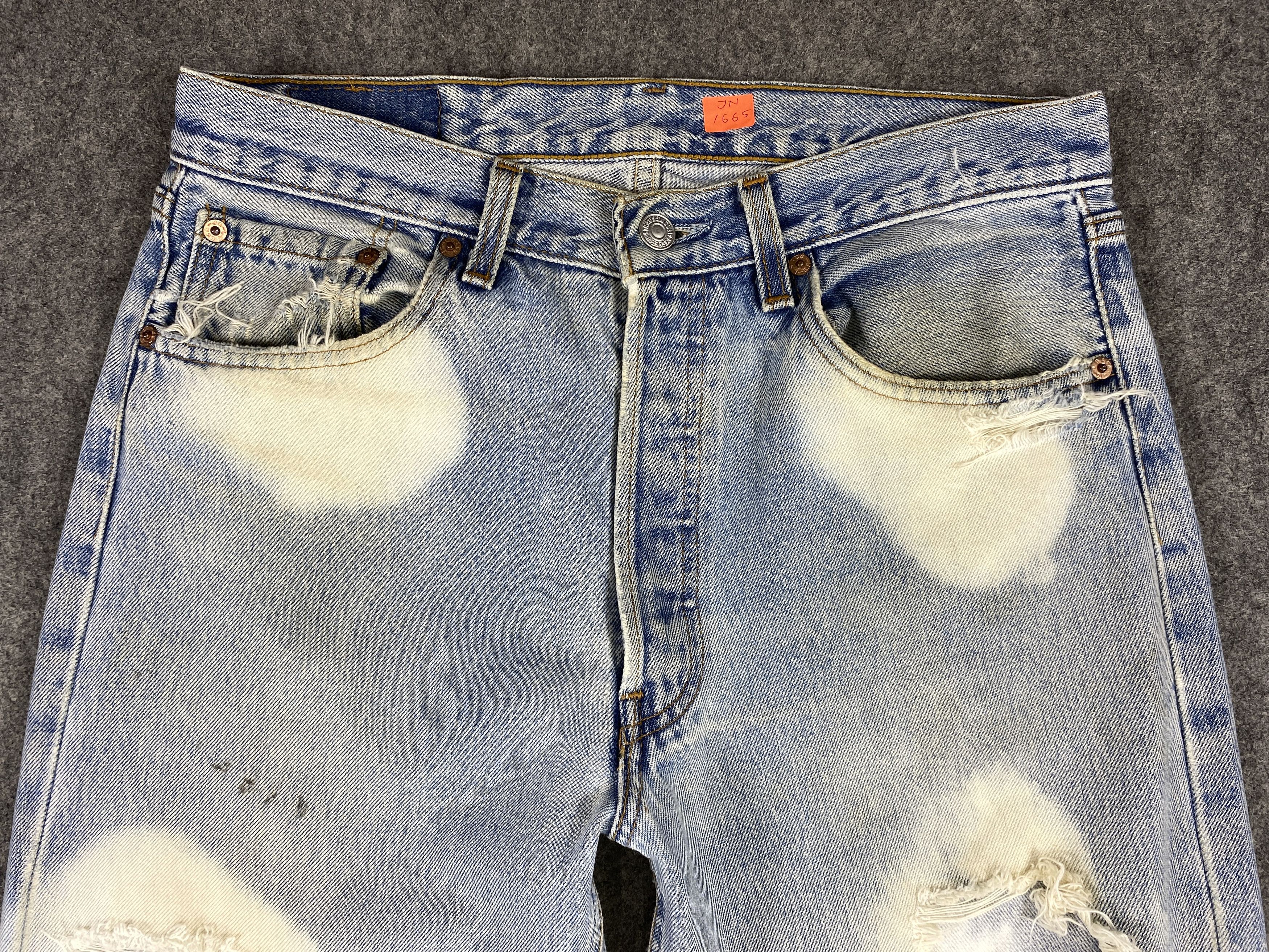 Levi's Ripped Light Wash Vintage Levi's 501 USA 30x35.5 -JN1665 Size US 30 / EU 46 - 3 Thumbnail