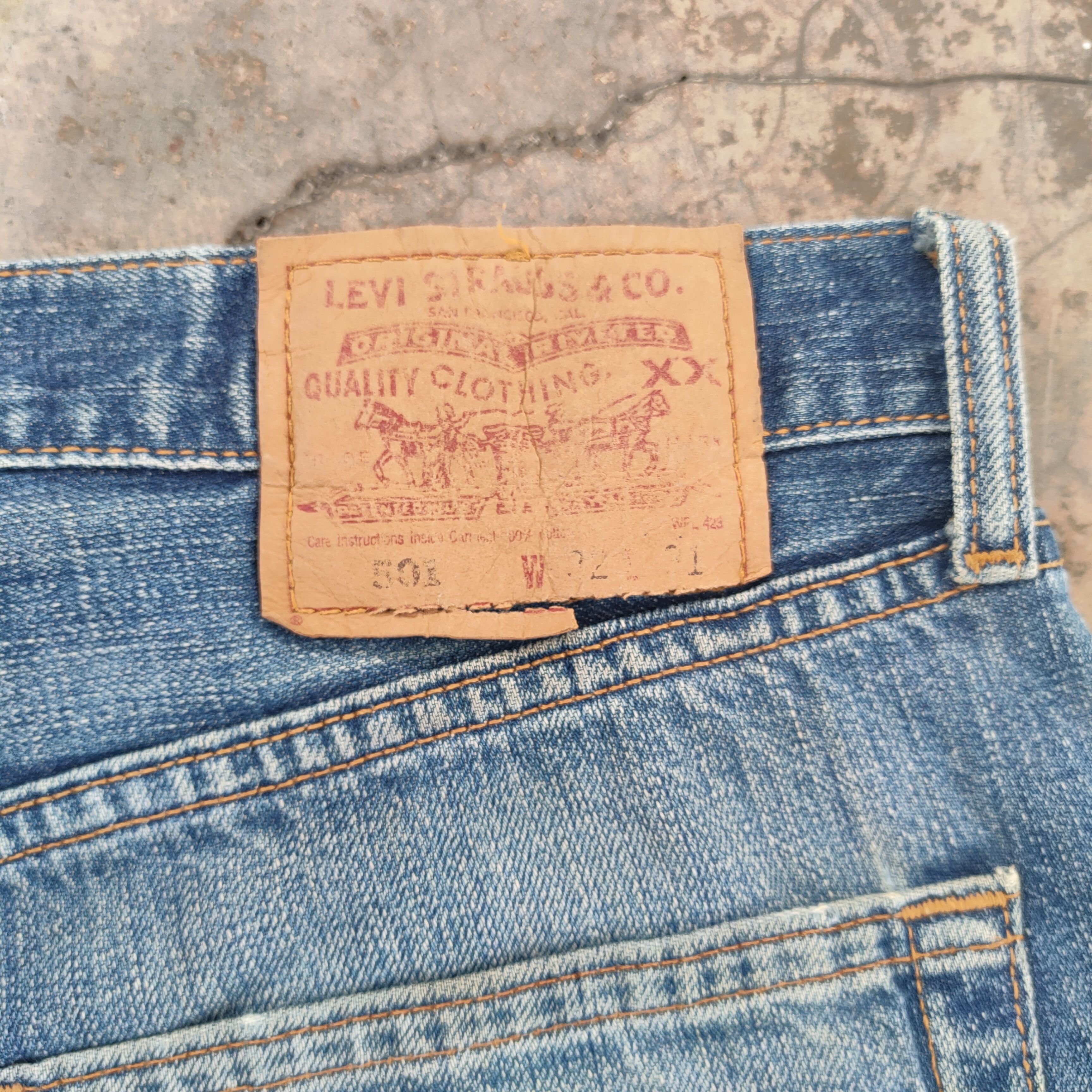 VINTAGE LEVI\'S 501 DISTRESSED JEANS DENIM PANTS
