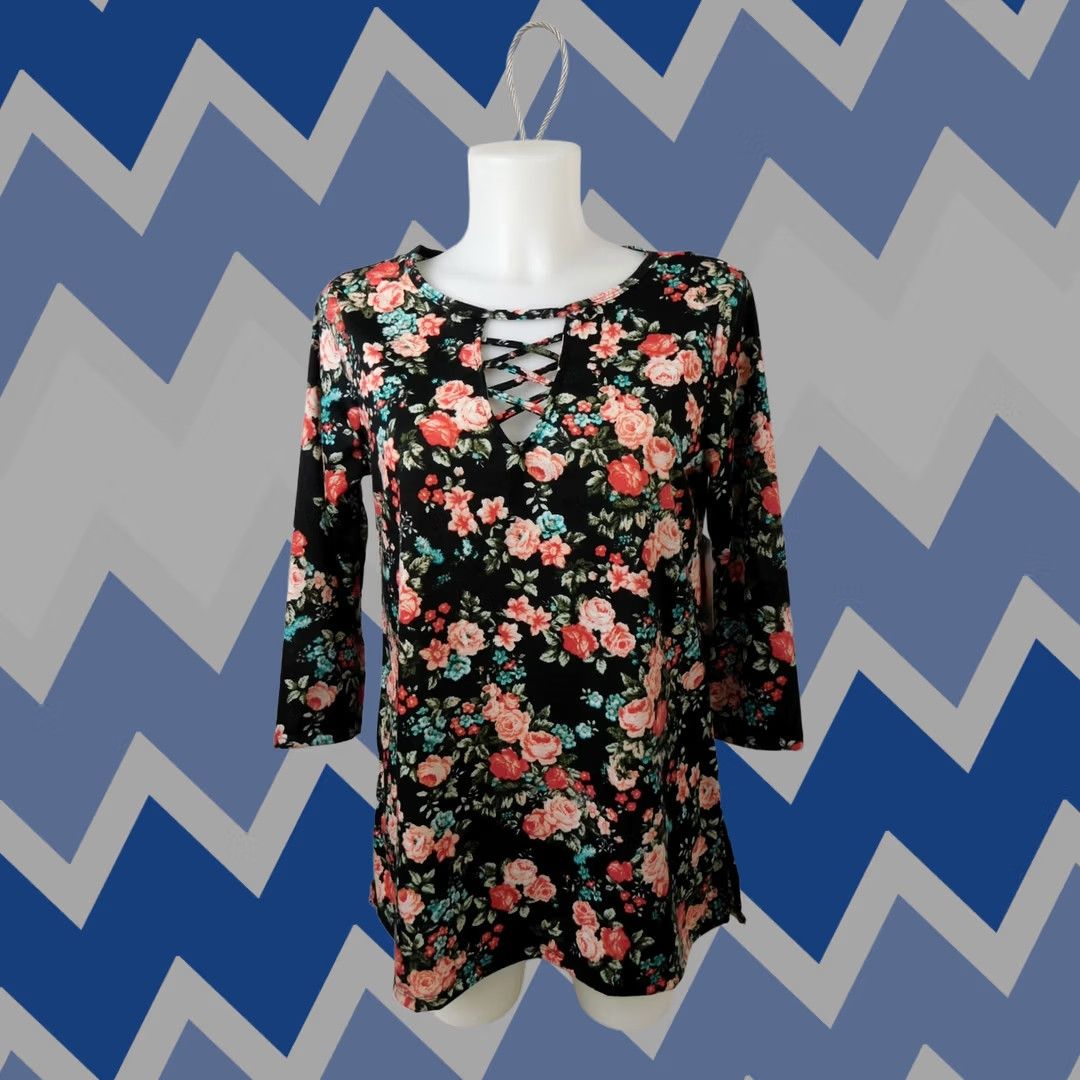 Vintage Bobbie Brooks 3/4 Sleeve Floral Print Lace-Up Strappy Top - Black, S, Knit, V-Neck, Pullover, Women's Blouse, Spring Summer Fall Size S / US 4 / IT 40 - 1 Thumbnail