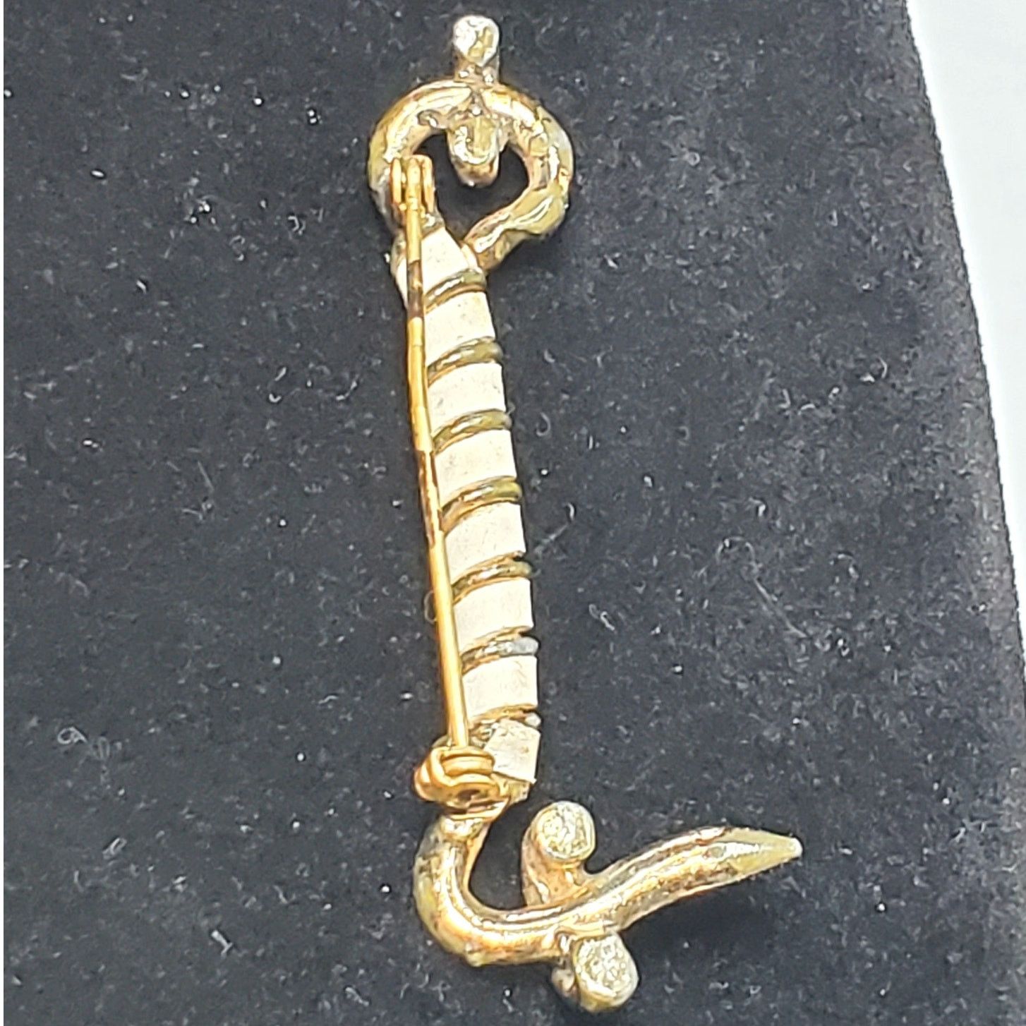 Other Gold Tone Hook Lock White Twist 2.5" Unsigned Vtg Size ONE SIZE - 6 Thumbnail
