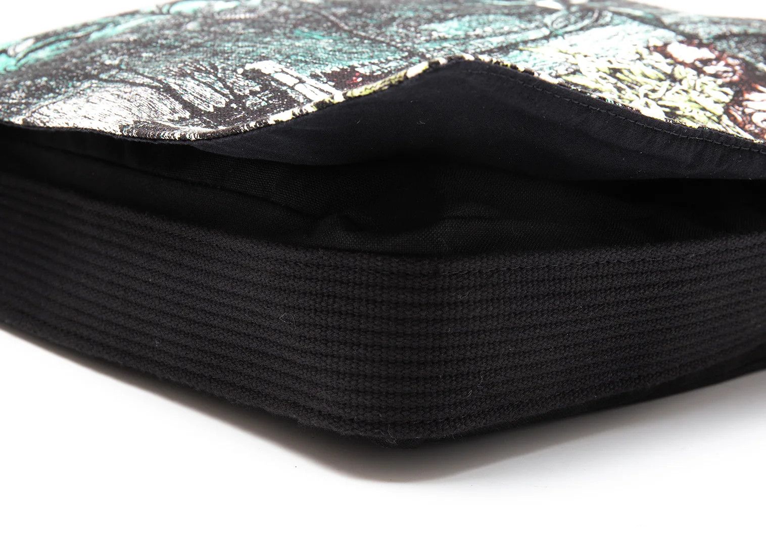 Jean Paul Gaultier Ethnic Print Flap Shoulder Bag in Black and Green Size ONE SIZE - 7 Thumbnail