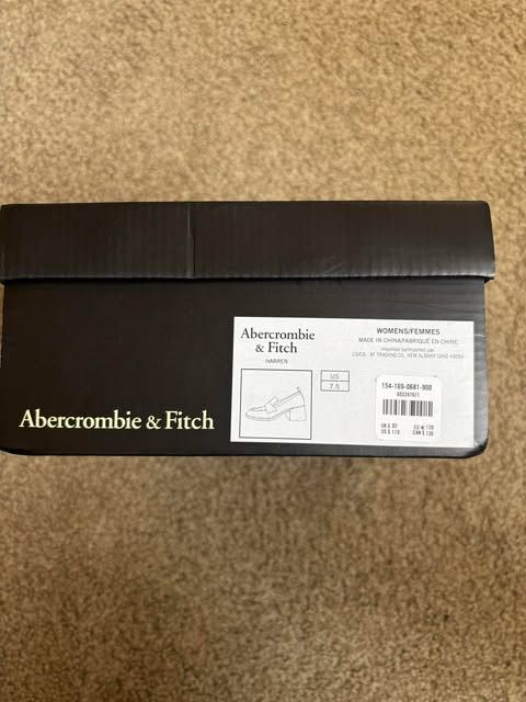 Abercrombie & Fitch A&F Womens Heeled Block Loafer *$110 RETAIL* Size US 7.5 / IT 37.5 - 4 Thumbnail