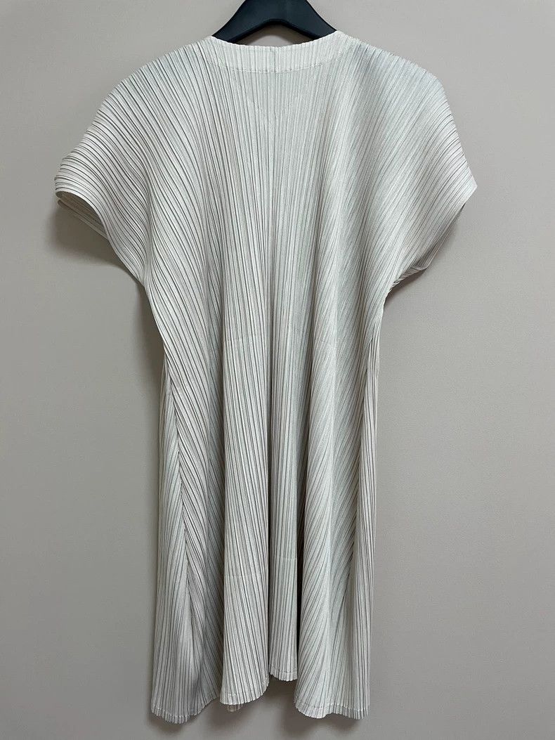 Issey Miyake Issey Miyake Beige pleated coat Size M / US 6-8 / IT 42-44 - 4 Thumbnail