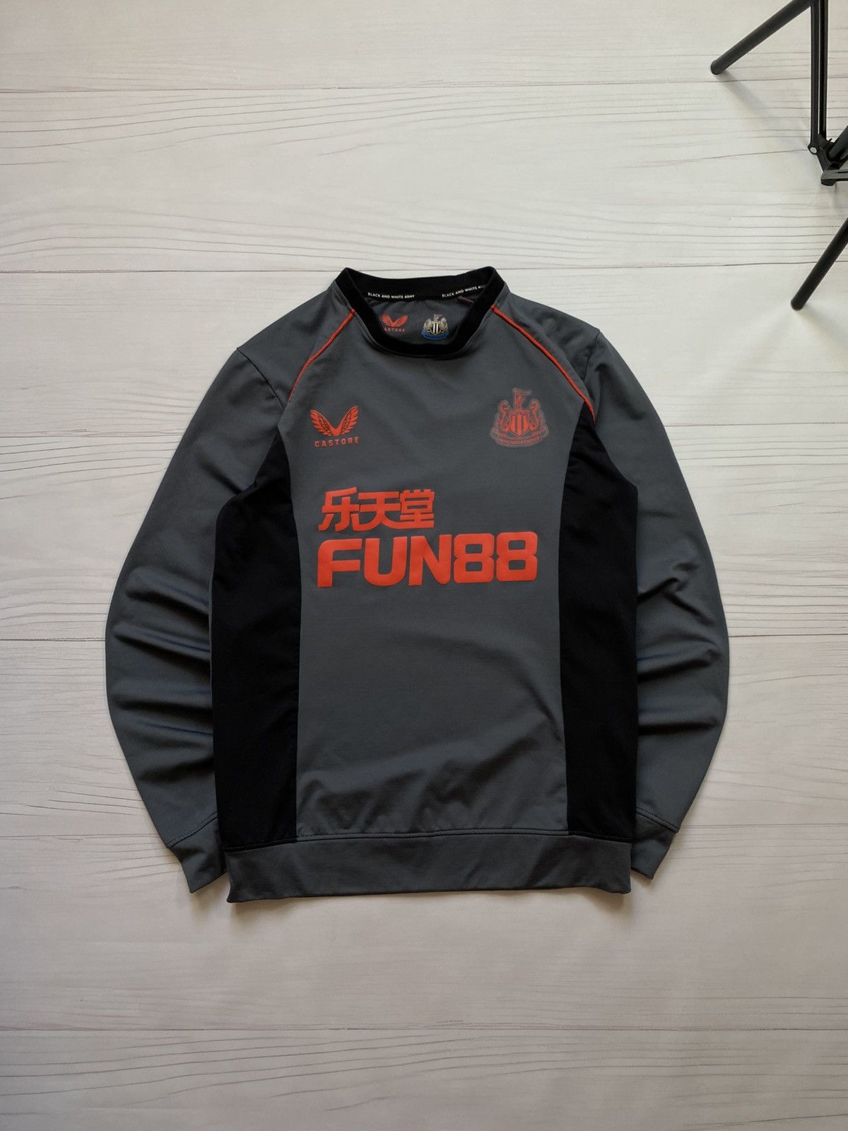Castore Castore Newcastle United 2021/22 training soccer sweatshirt Size US M / EU 48-50 / 2 - 1 Thumbnail