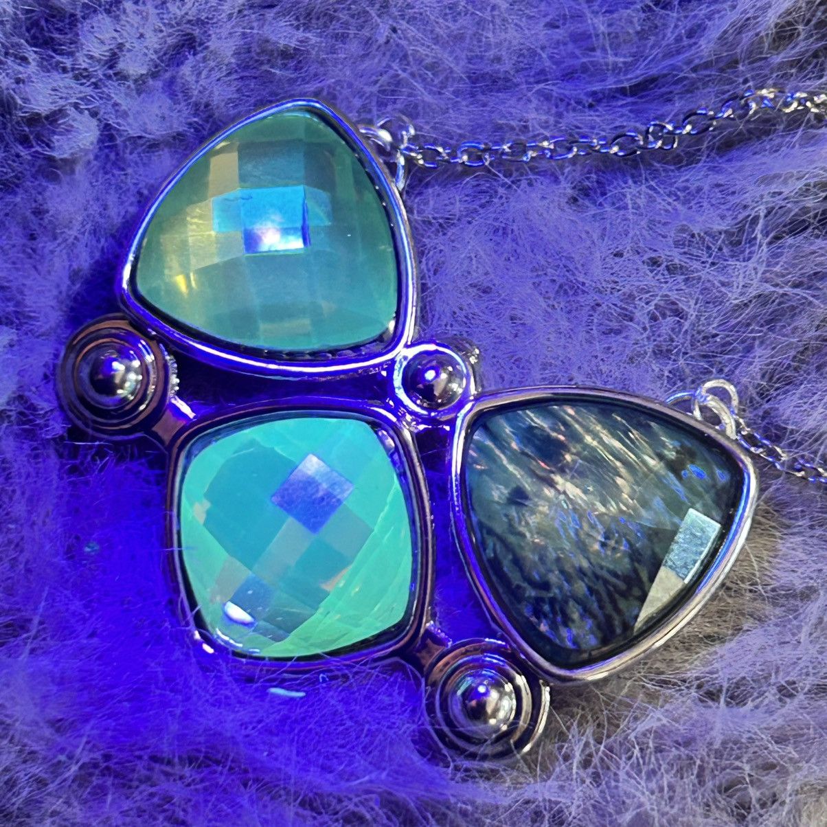 Handmade Handcrafted repurpose green tone glass pendant necklace Size ONE SIZE - 8 Thumbnail