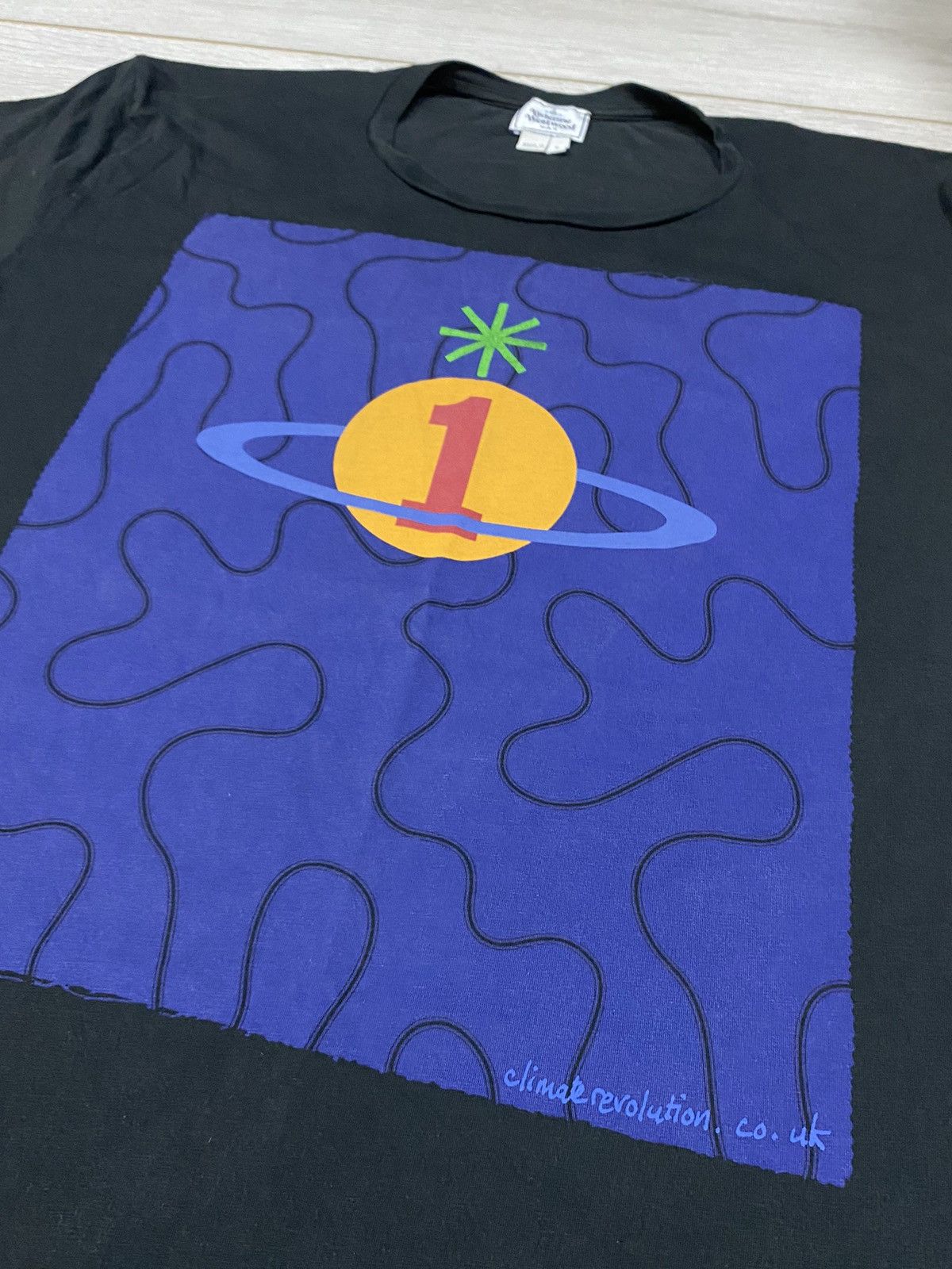 Vivienne Westwood Vivienne Westwood climate revolution vintage t-shirt orb Size US S / EU 44-46 / 1 - 4 Thumbnail