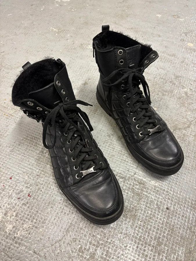 Versace × Vintage 2000s Versace Black Leather Quilted High Sneakers Size US 7 / EU 40 - 4 Thumbnail