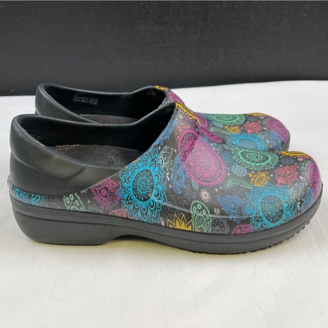 Crocs Crocs Women's Multicolor Slip Resistant Shoes/Clogs Sz W8 SK Size US 8 / IT 38 - 5 Thumbnail