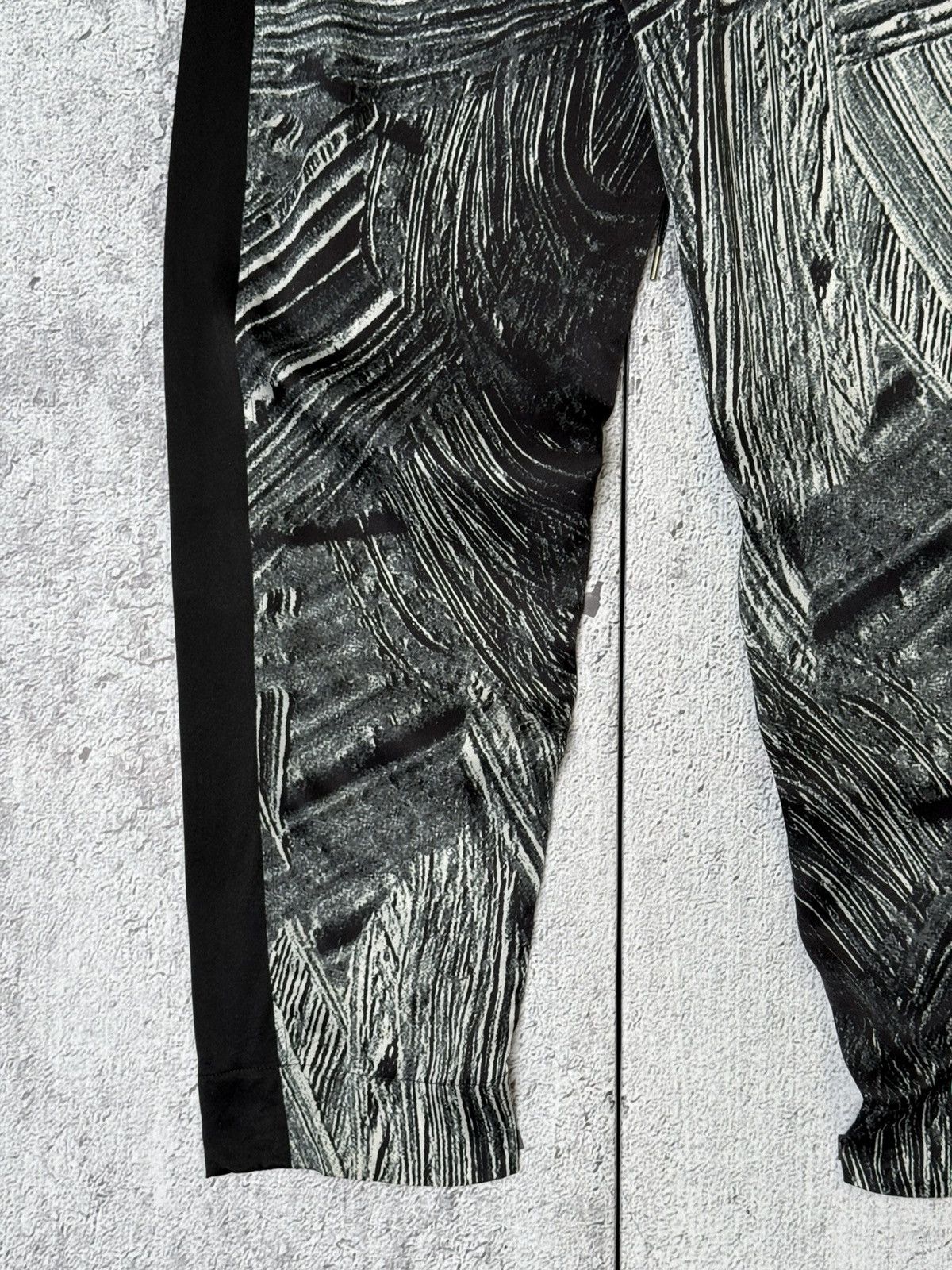 Helmut Lang Helmut Lang Method Silk Brushstroke Printed Drawstring Pants Size 30" / US 8 / IT 44 - 14 Thumbnail